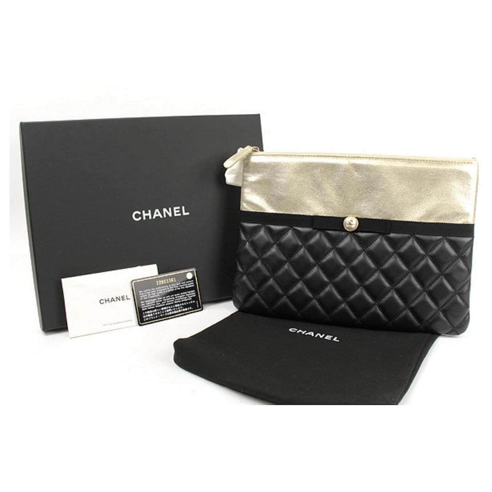 Used] Chanel Clutch Bag Black x Champagne Gold Leather ref.414819 - Joli  Closet
