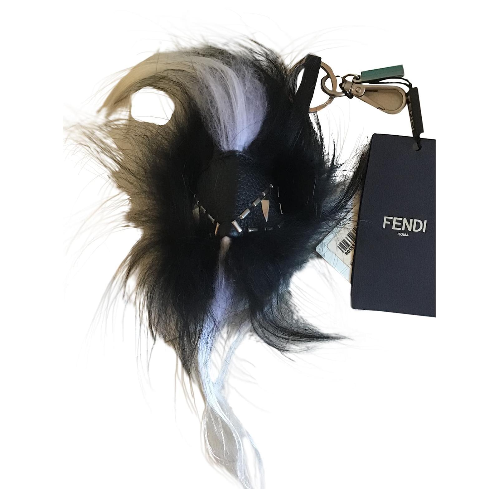 fendi bolsa bug charm