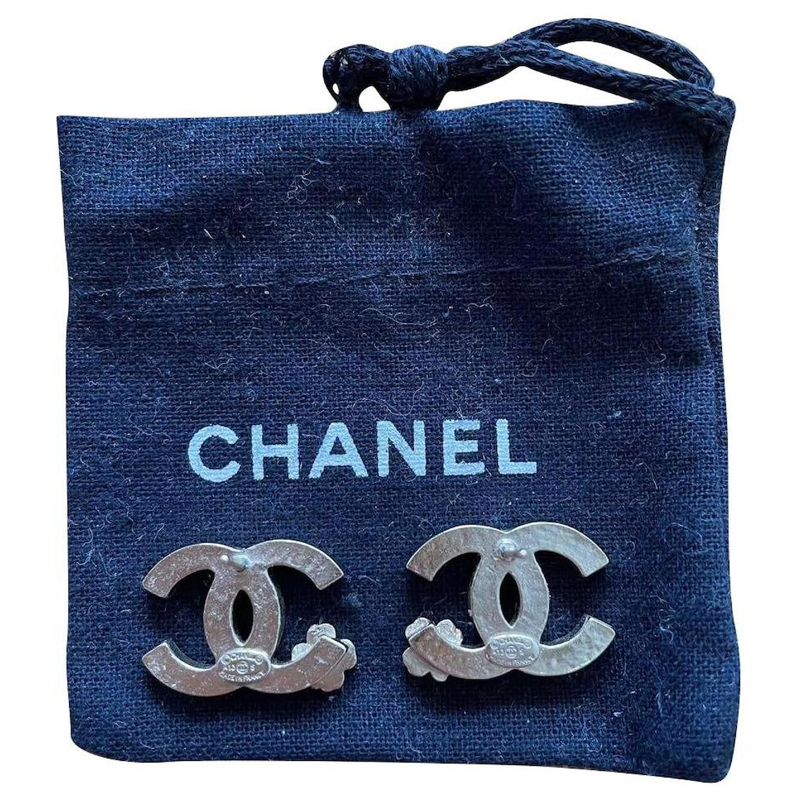 Chanel CC Logo Black Enamel Flower earrings Metal ref.417531 - Joli Closet