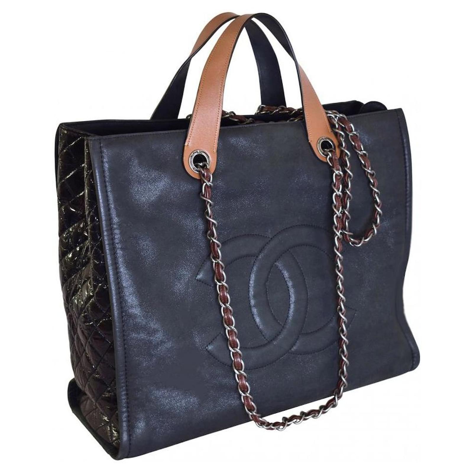 Chanel Super Large Tote Bag CC Logo Leather ref.418940 - Joli Closet