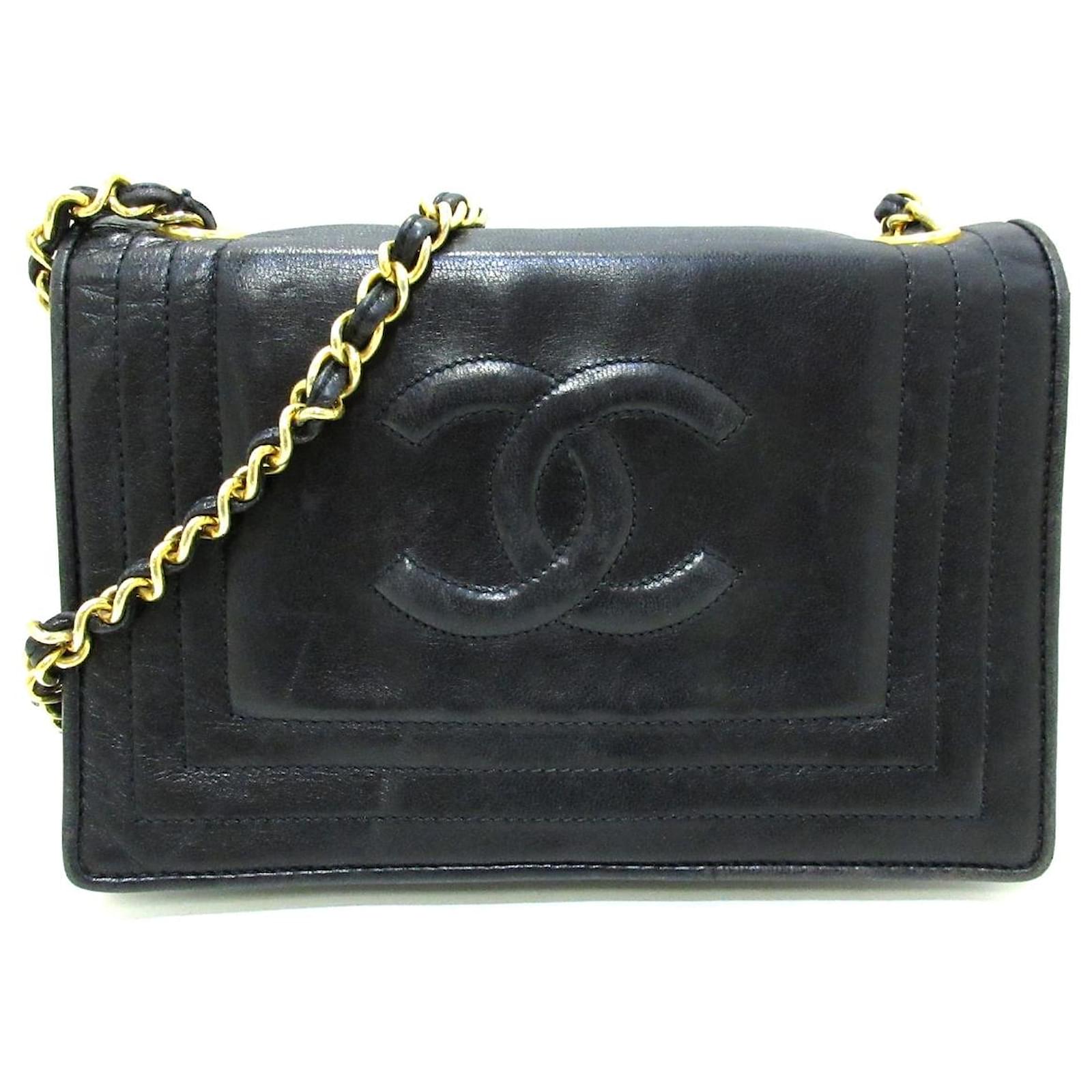 Chanel shoulder bag Black Leather ref.422050 Joli Closet