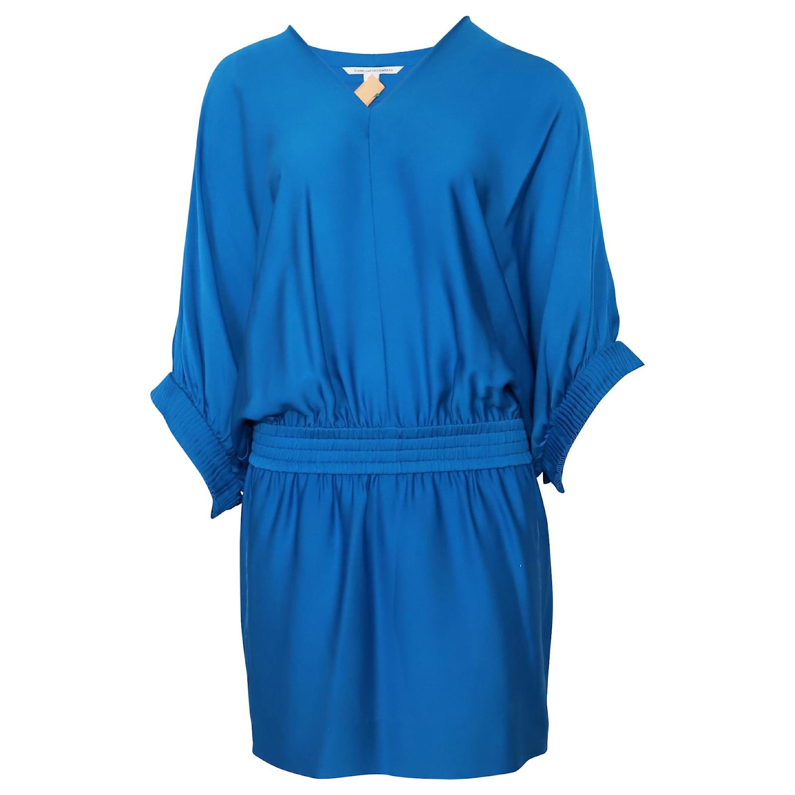 Diane von Furstenberg Robe chauvesouris froncée en soie bleue ref — free download