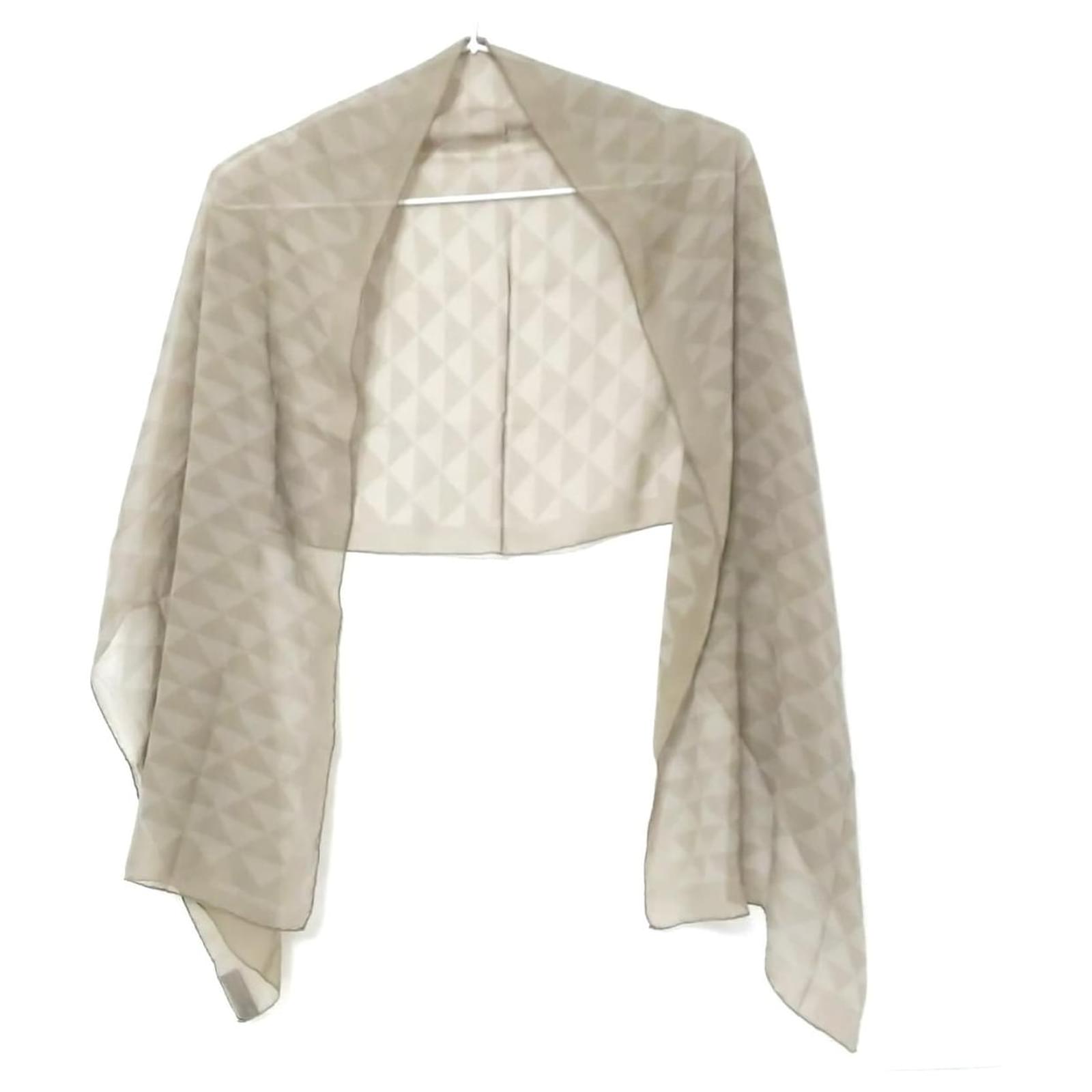 Louis Vuitton Scarf Grey Silk ref.423774 - Joli Closet