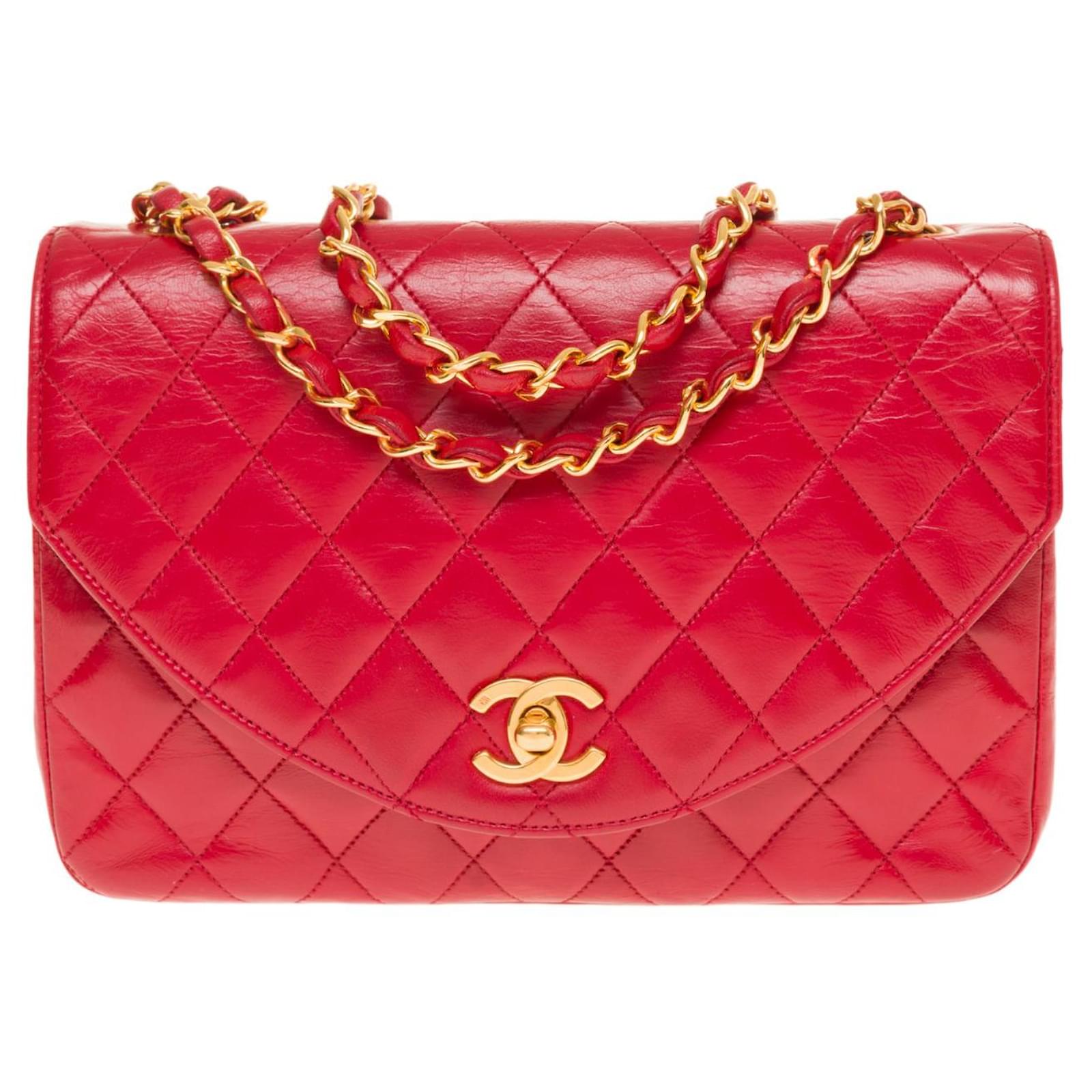 Timeless Splendid Chanel Classique flap shoulder bag in red quilted leather,  garniture en métal doré ref.423915 - Joli Closet
