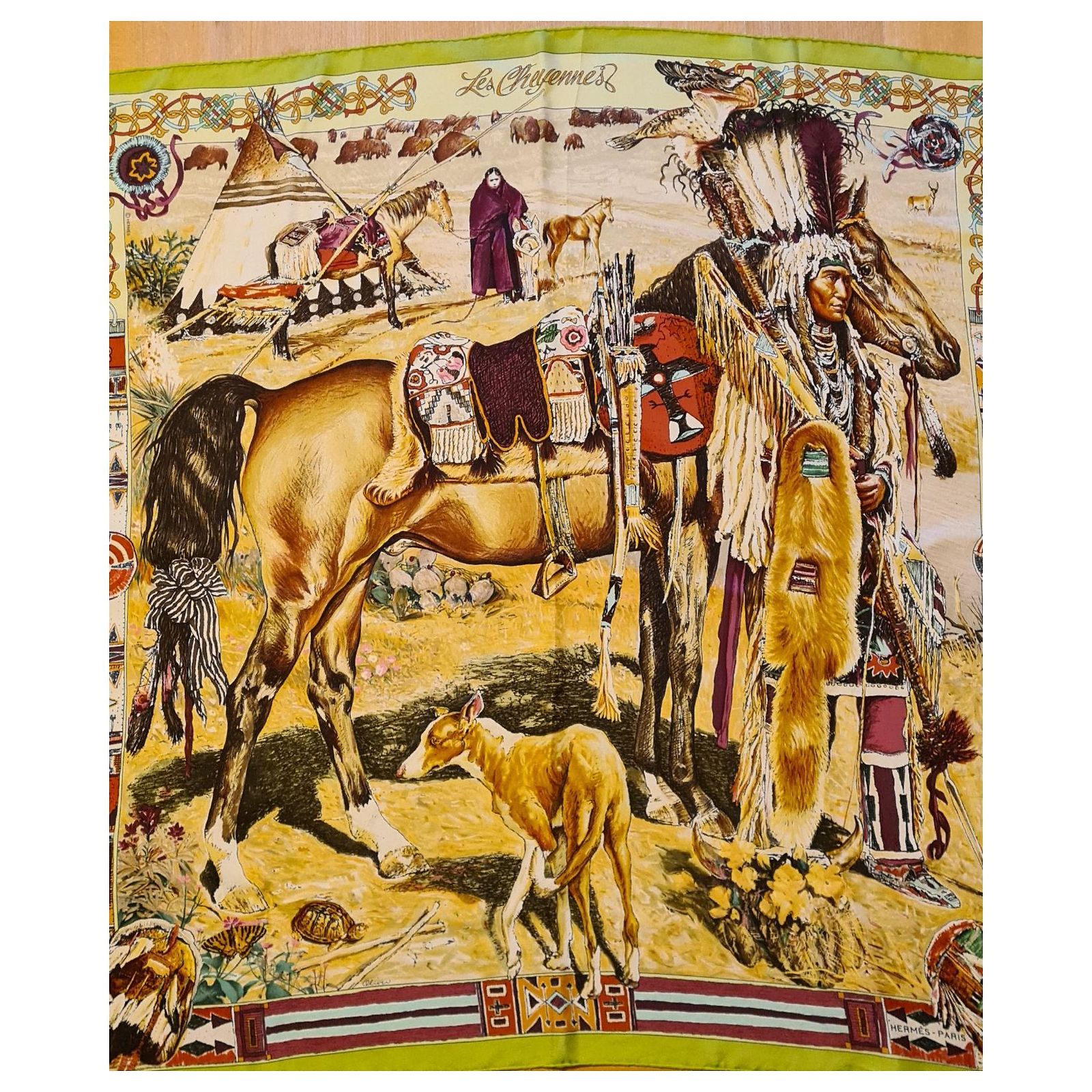 Foulard HERMES Carré 90 'Les Cheyennes' En Soie, Marron - Occasion Très Bon état, Env. 90x90 Cm, étiquette Manquante