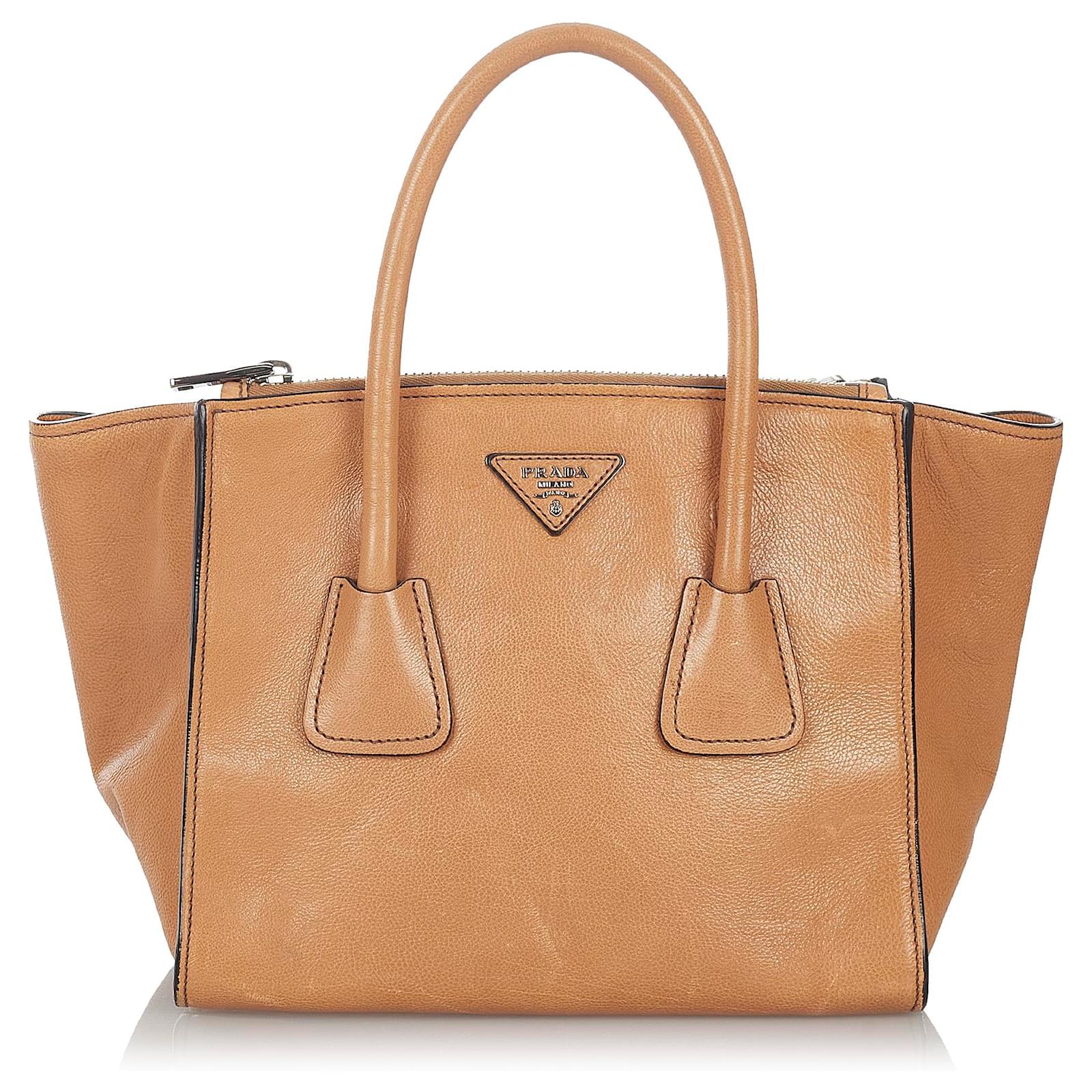 Borsa a mano con doppia tasca Prada Brown Vitello Marrone Beige Pelle  Vitello simile a un vitello ref.424589 - Joli Closet