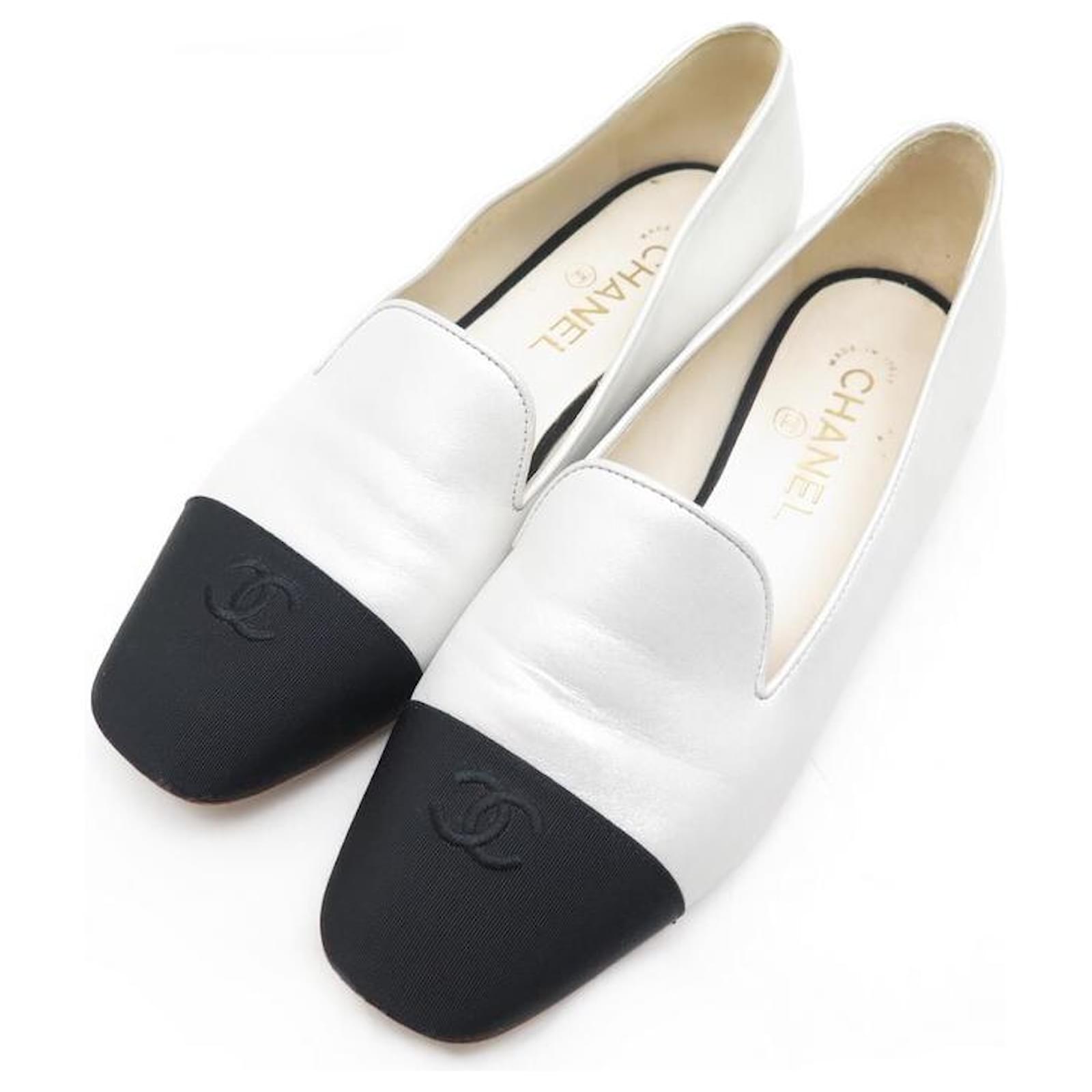CHANEL LOAFERS LOCO CC G SHOES34787 38 LIGHT SILVER CANVAS SHOES Silvery  Cloth ref.426595 - Joli Closet