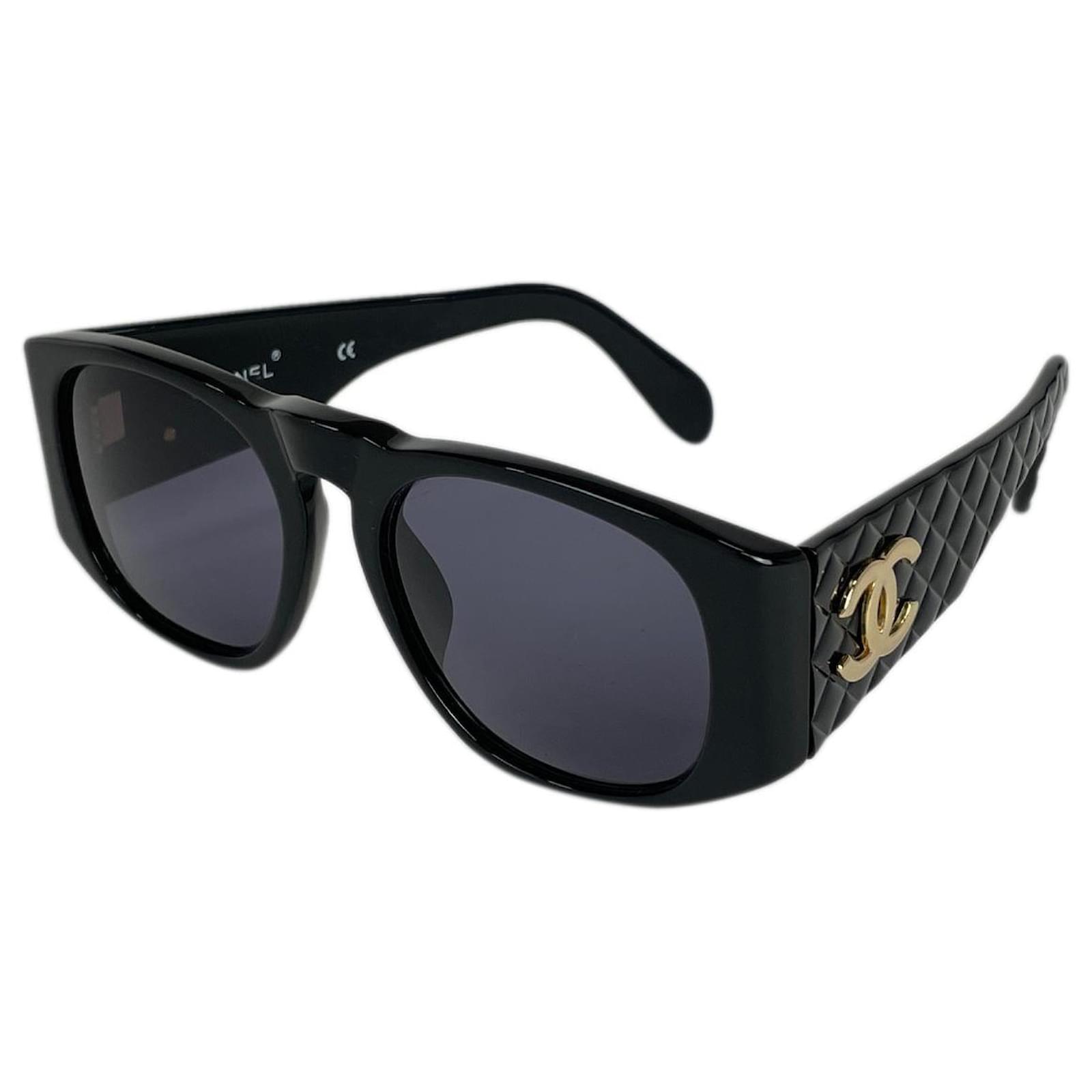 Sunglasses Chanel Black in Plastic - 32796626