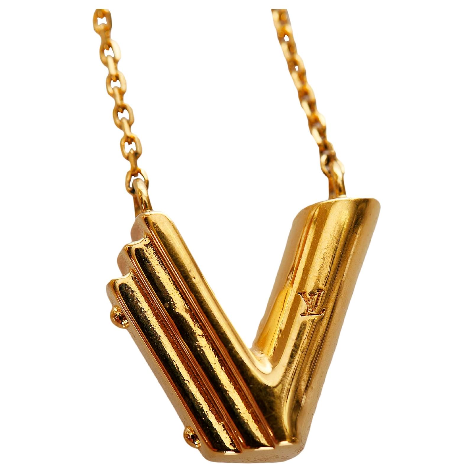Collana Louis Vuitton Gold LV and Me Lettera V D'oro Metallo ref.430181 -  Joli Closet