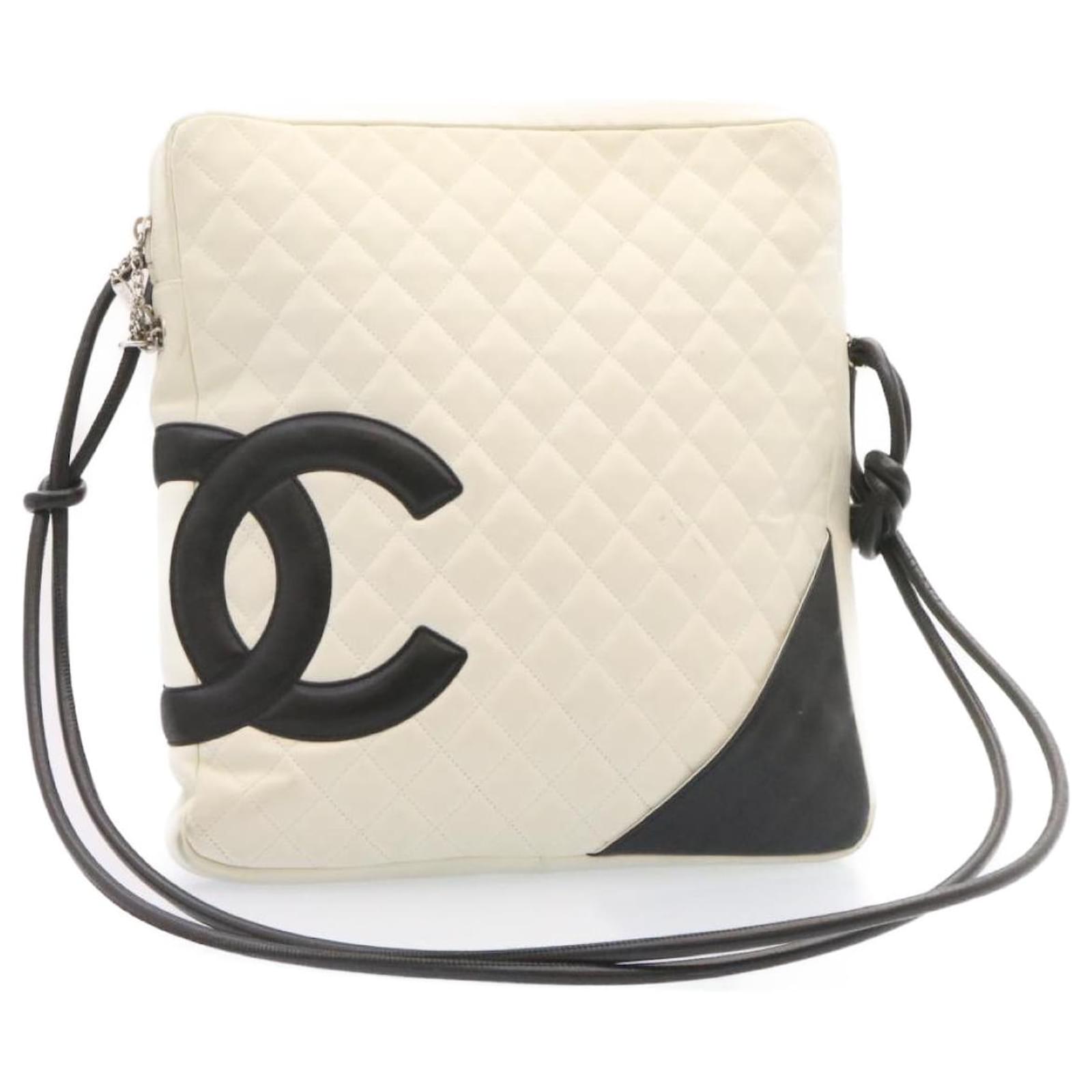 CHANEL Cambon Line Matelasse Shoulder Bag White Black CC Auth ar5137  Leather ref.432637 - Joli Closet