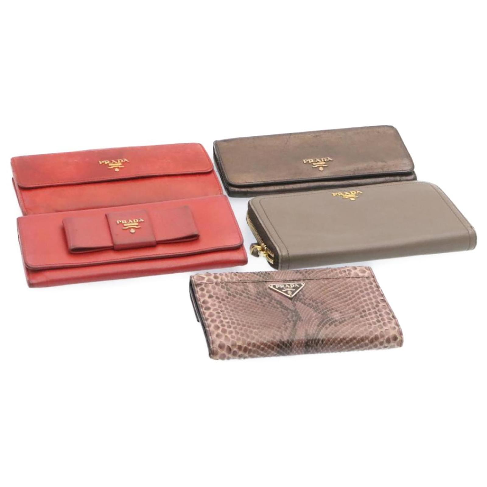 PRADA LEATHER（NON-REPTILE) WALLET