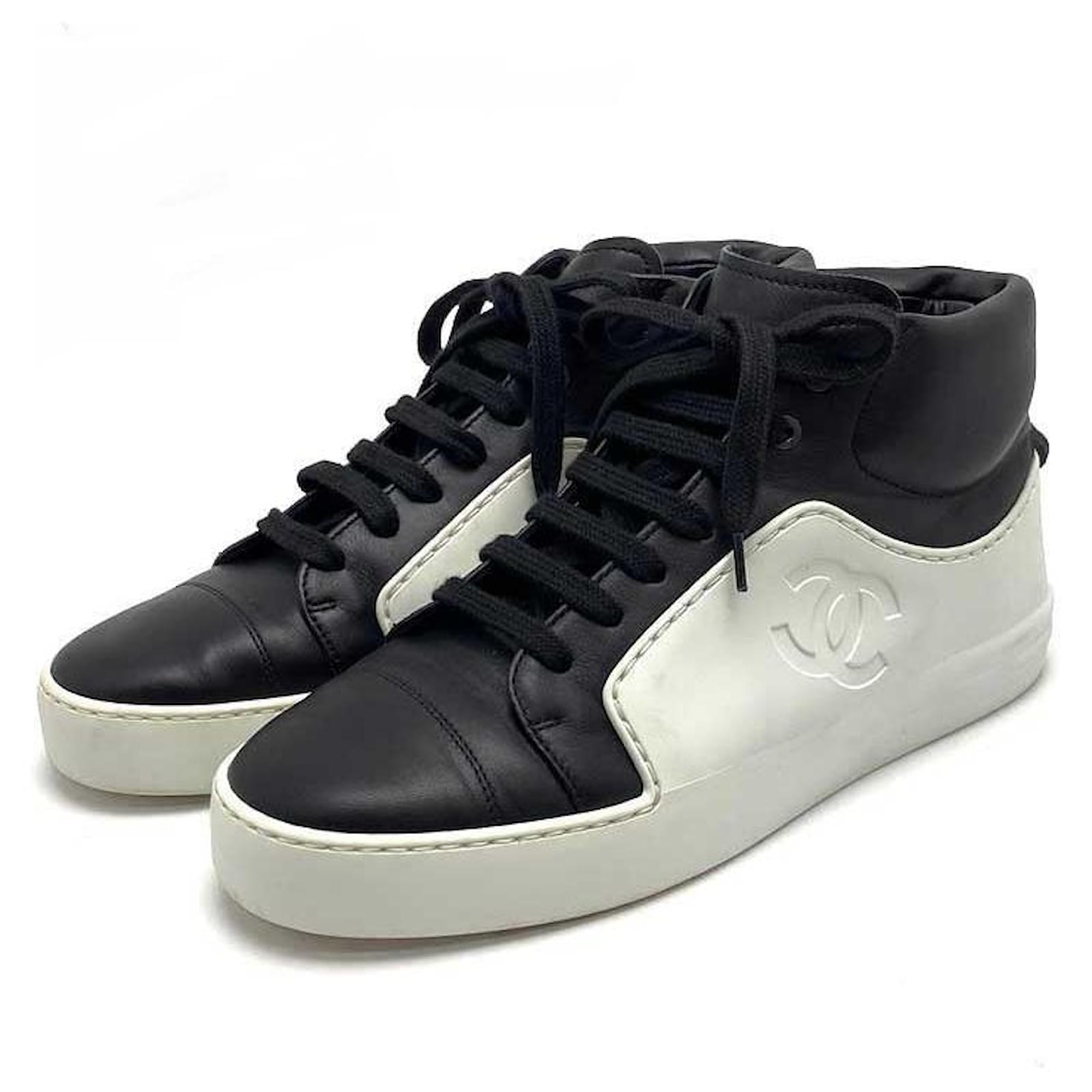 Used] CHANEL high-top sneakers white black leather rubber # 37 CC mark 17SS  ref.432979 - Joli Closet