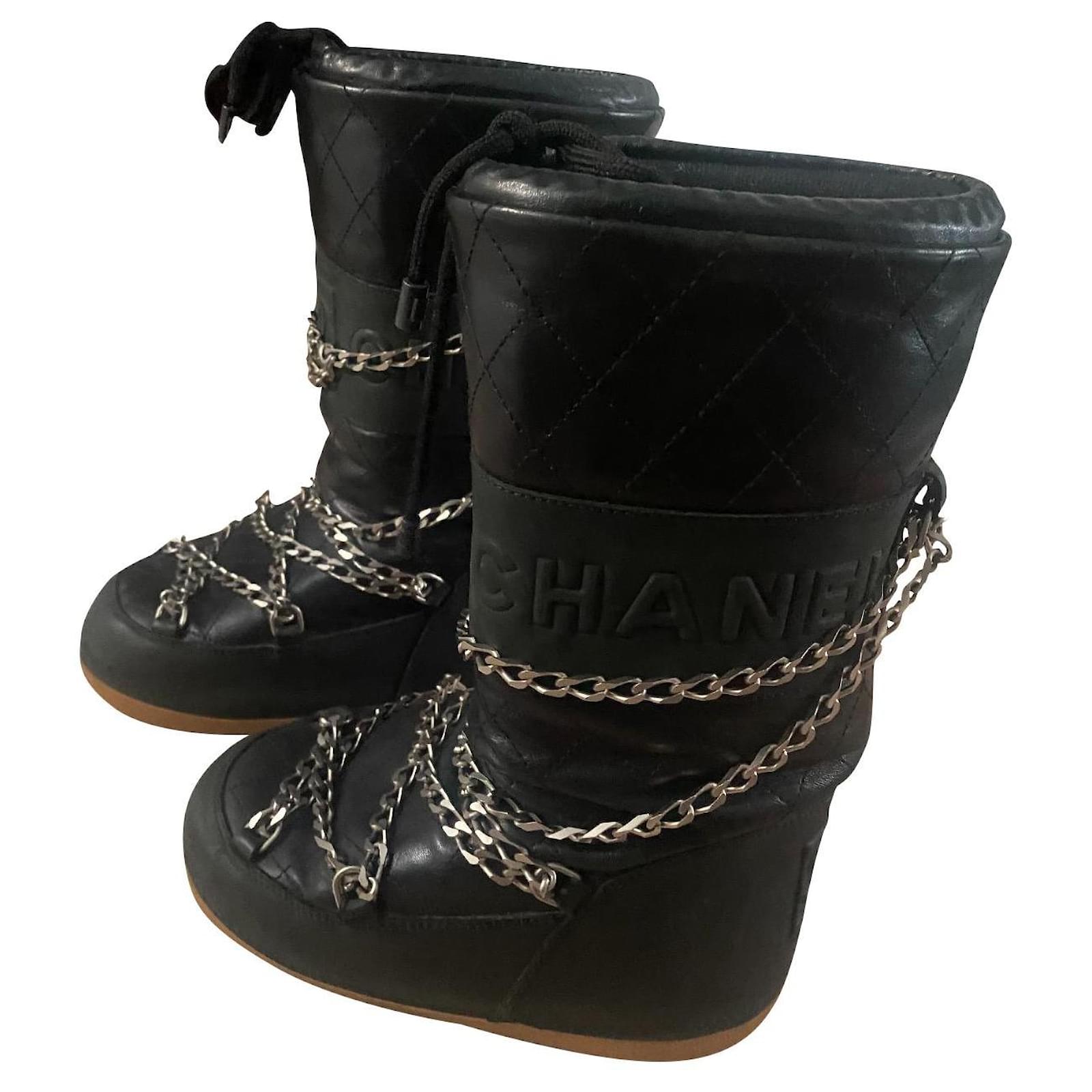 Chanel Boots Black Silver hardware Leather ref.433165 - Joli Closet