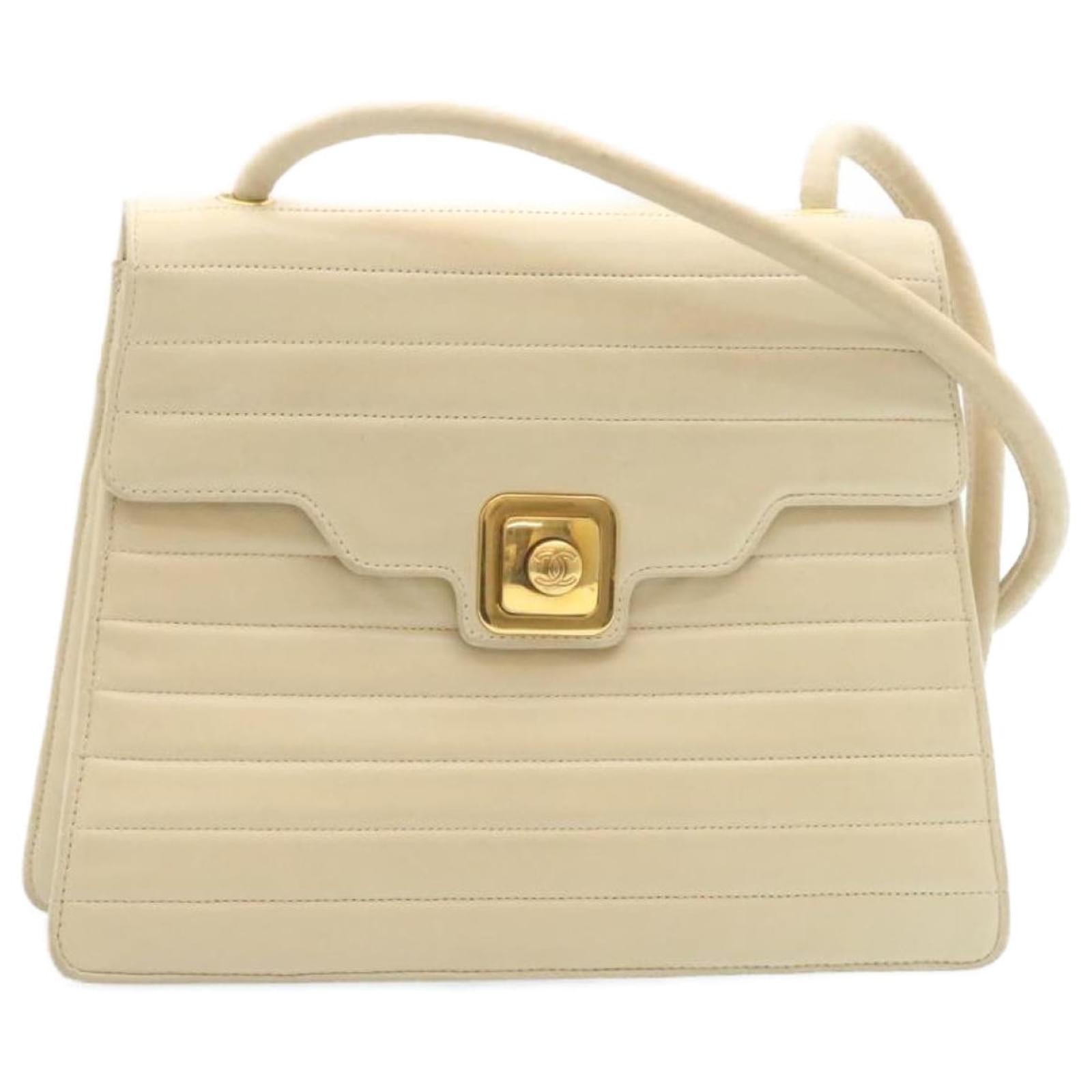 Chanel shoulder bag Beige Leather ref.433248 Joli Closet