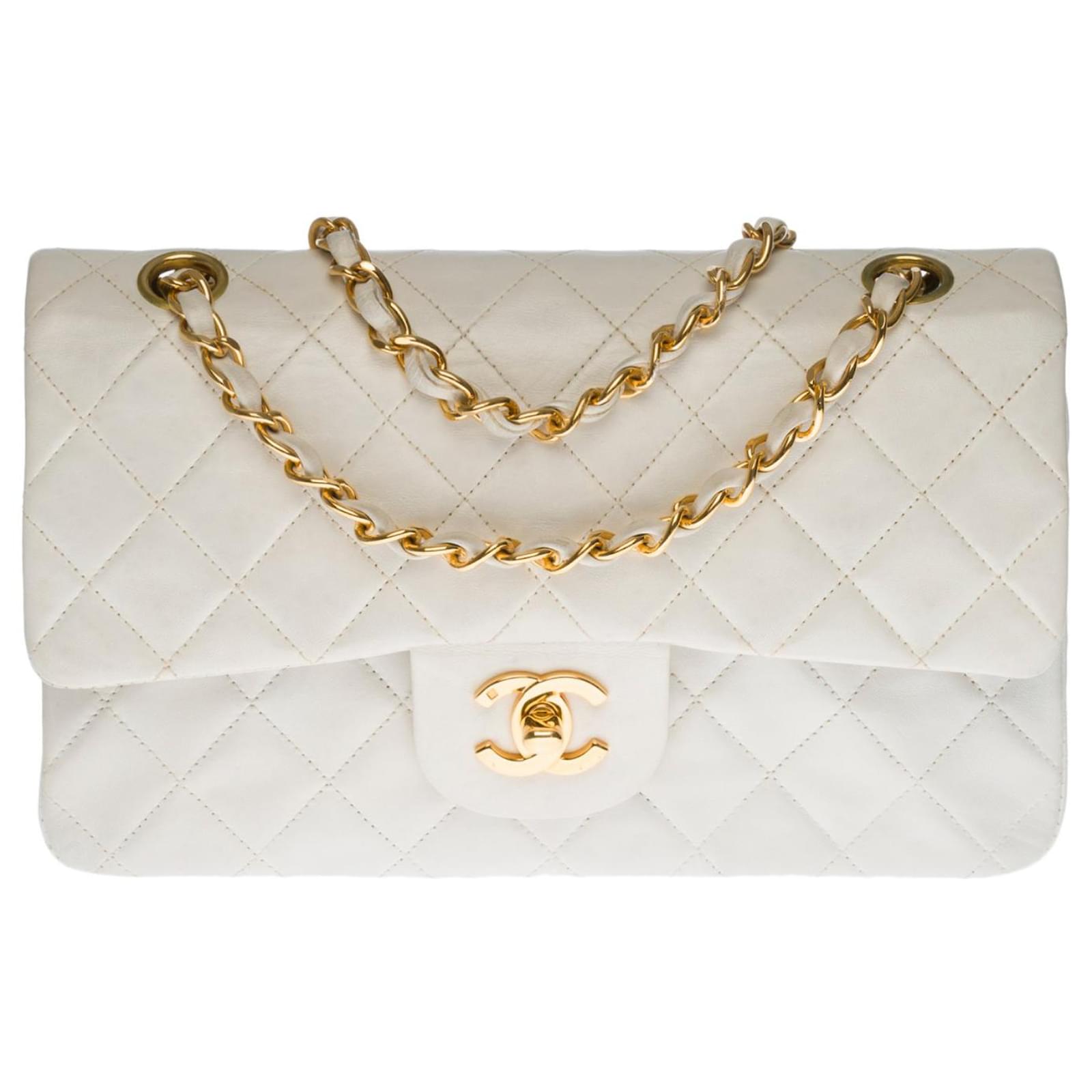 The coveted Chanel Timeless bag 23cm with lined flap in white quilted  lambskin, garniture en métal doré Leather ref.433408 - Joli Closet
