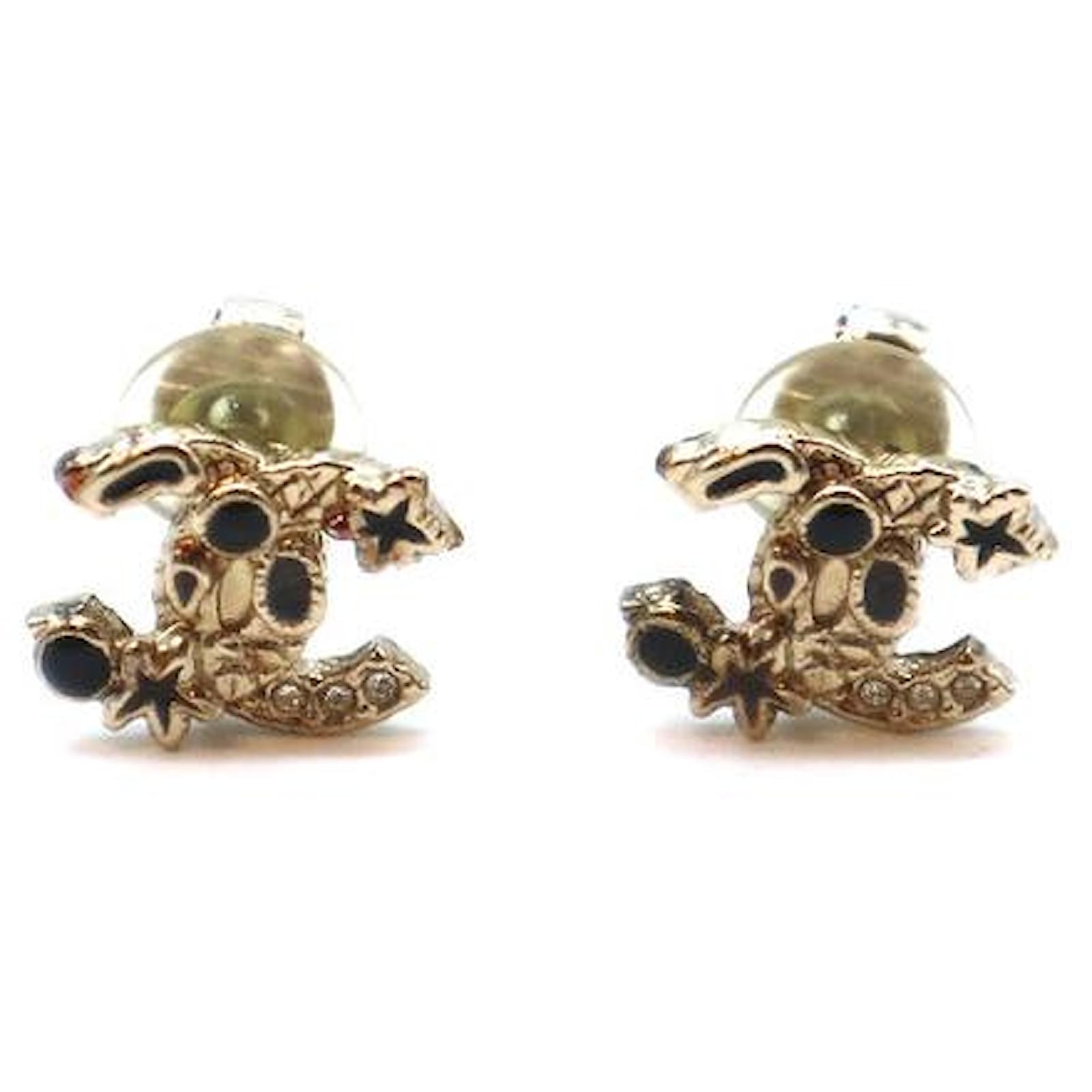 Chanel Gold Classic CC Mini Clip On Earrings Golden Metal ref.434775 - Joli  Closet