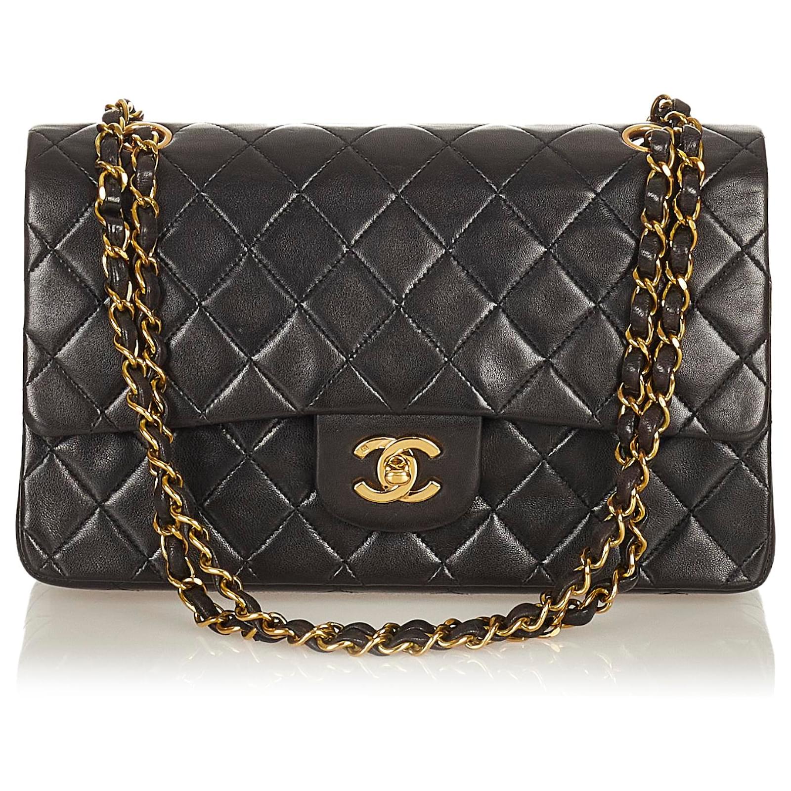 Chanel Black Classic Lambskin Leather lined Flap Bag ref.435433 - Joli ...