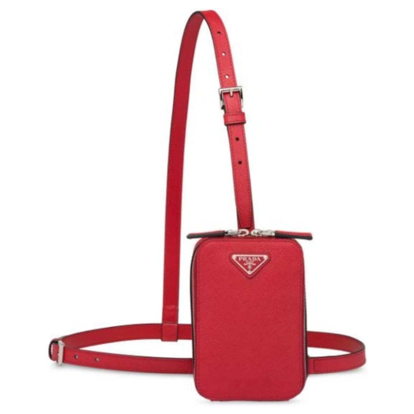 Prada Logo Plaque Crossbody bag Red Leather ref.437912 - Joli Closet