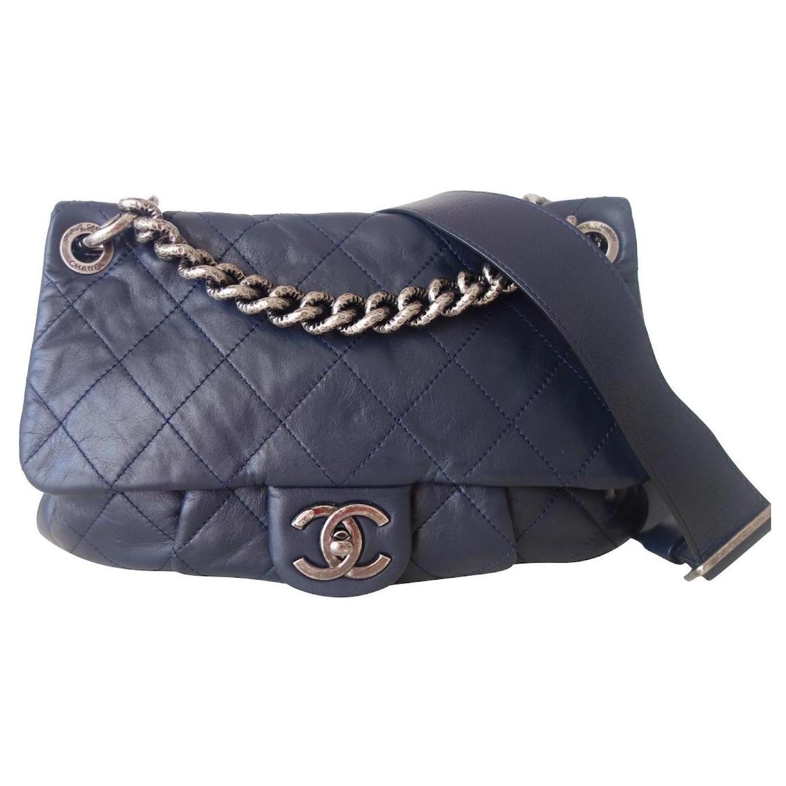 CHANEL CROSSBODY BAG Dark blue Leather ref.438453 - Joli Closet
