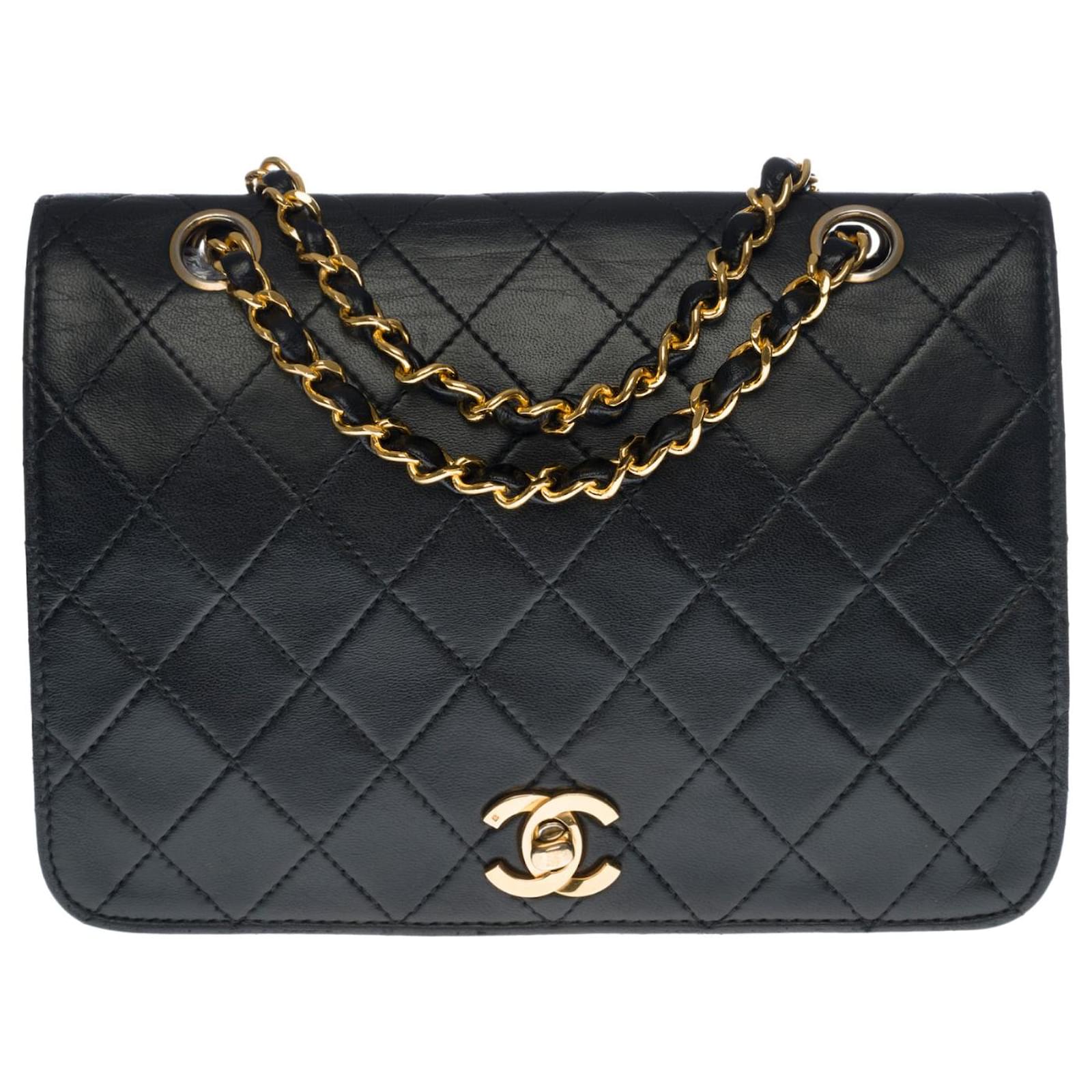 Timeless Lovely Chanel Classic Full Flap bag in black quilted lambskin,  garniture en métal doré Leather ref.438501 - Joli Closet