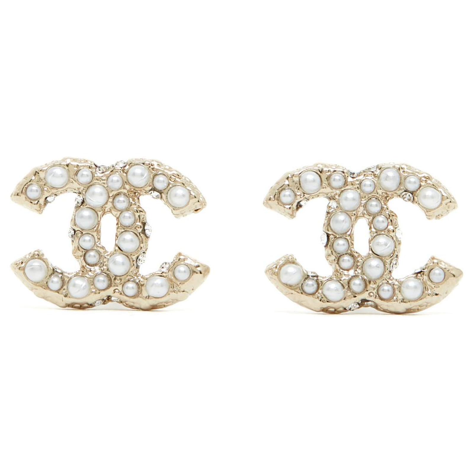 Pearl earrings Chanel Gold in Pearl  25275144