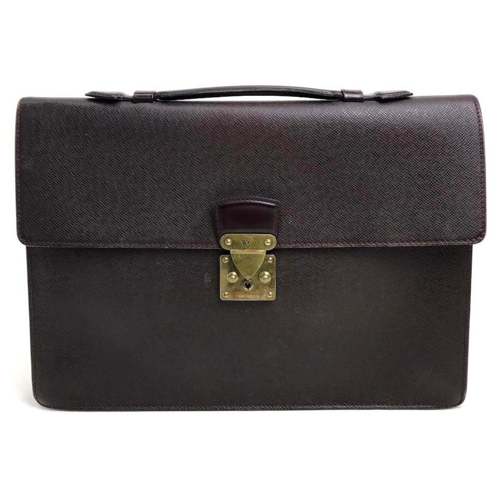 Used] Louis Vuitton M30076 Taiga Selvette Clado Business Bag Briefcase  Taiga Leather Men's Akaju Dark Brown ref.439094 - Joli Closet