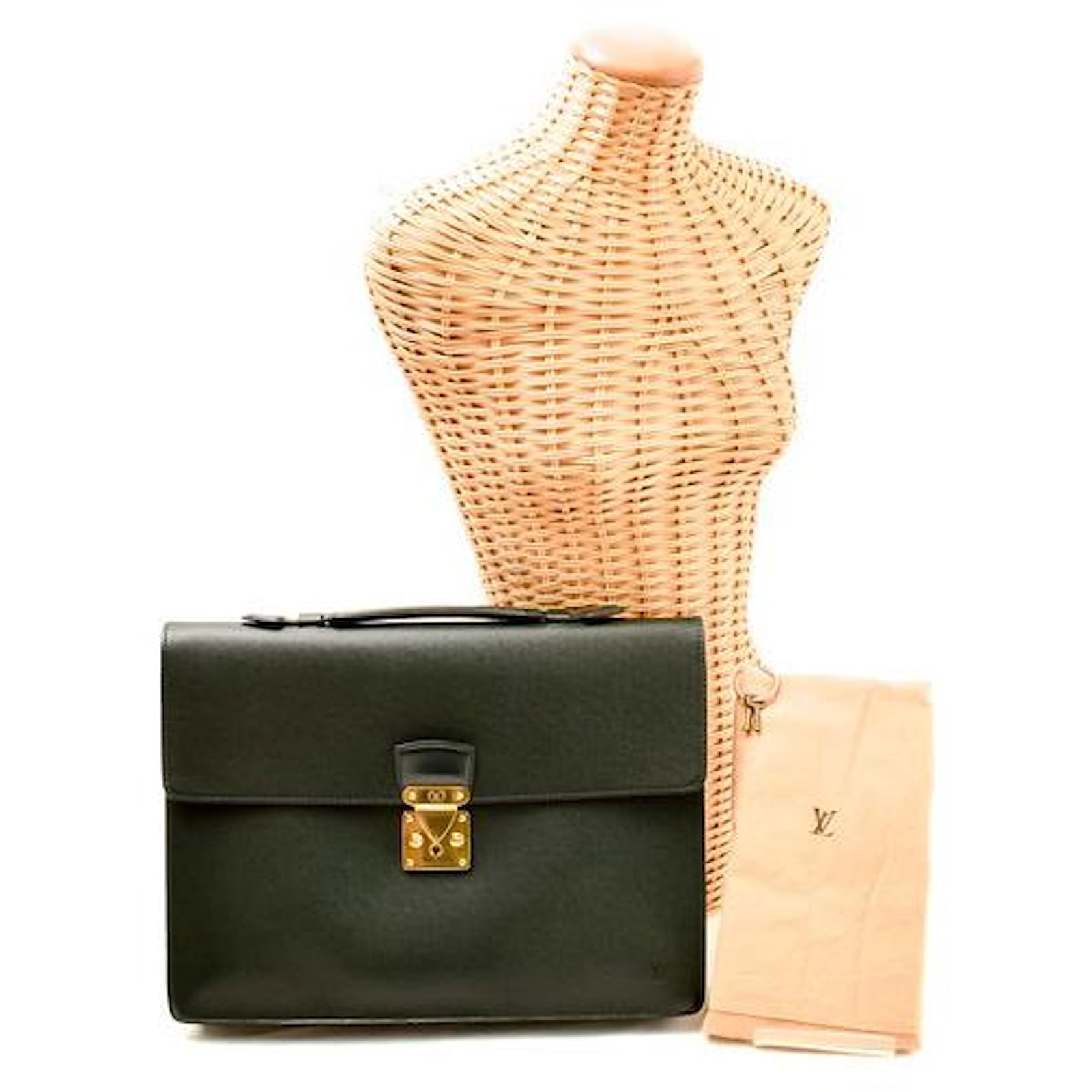 Louis Vuitton LV handbag man Olive green Leather Cloth ref.133012 - Joli  Closet
