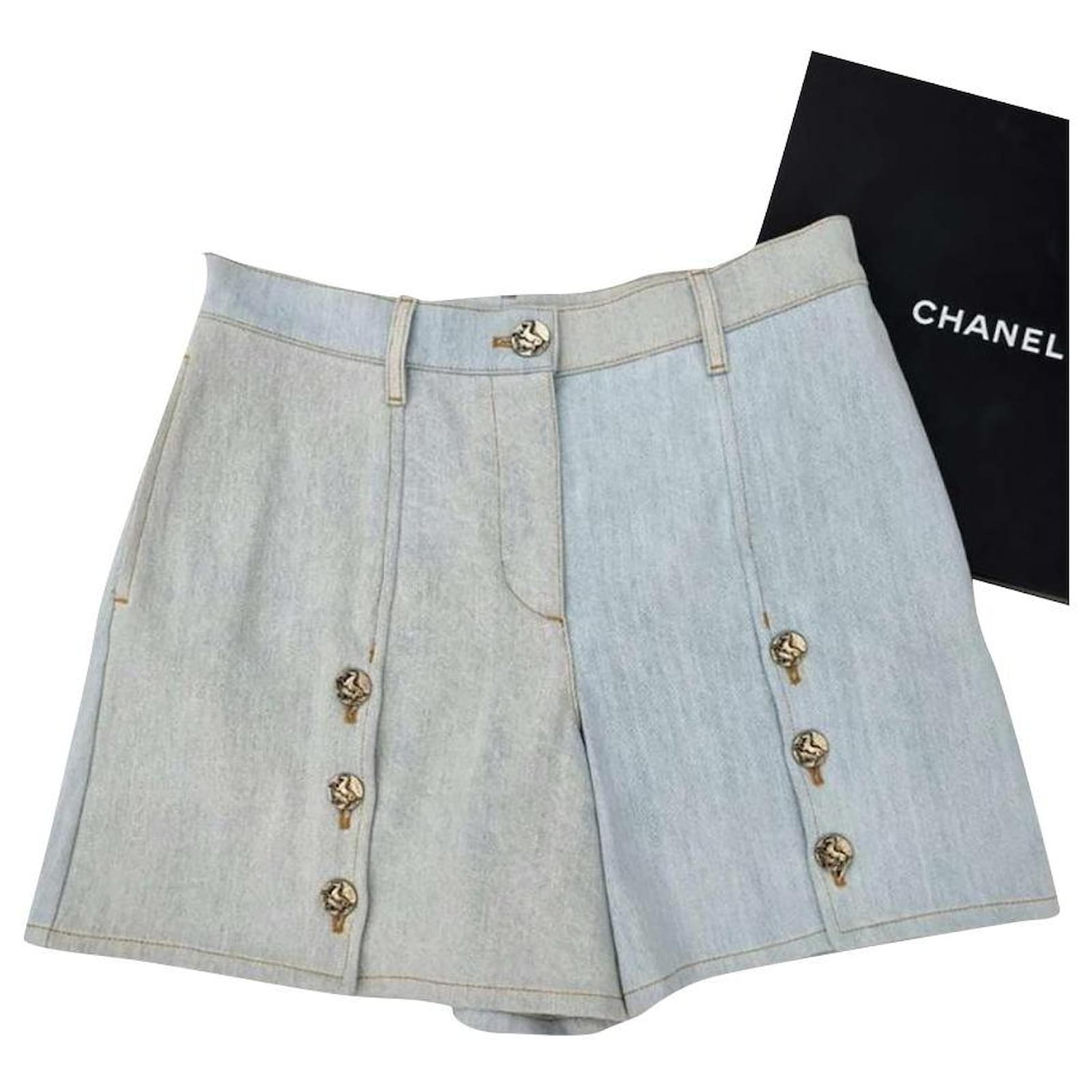 éxito Ciencias Sociales servidor Chanel Botones CC 2018 Pantalones cortos de crucero Azul claro Juan  ref.443933 - Joli Closet