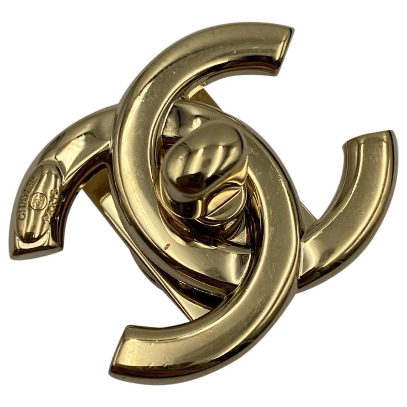 Chanel Pre-owned 1996 Logo Turnlock Motif Brooch