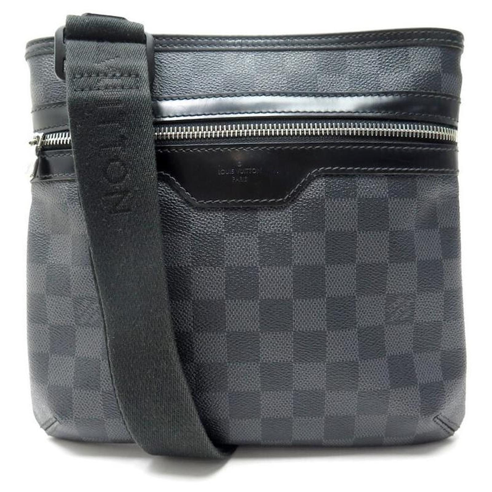 Louis Vuitton Damier Graphite Thomas Crossbody Bag Leather ref.298540 -  Joli Closet