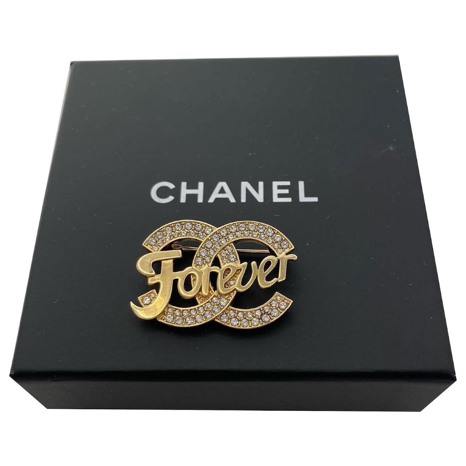 Chanel Large Gold CC Logo Metal Pin Brooch Golden ref.504939