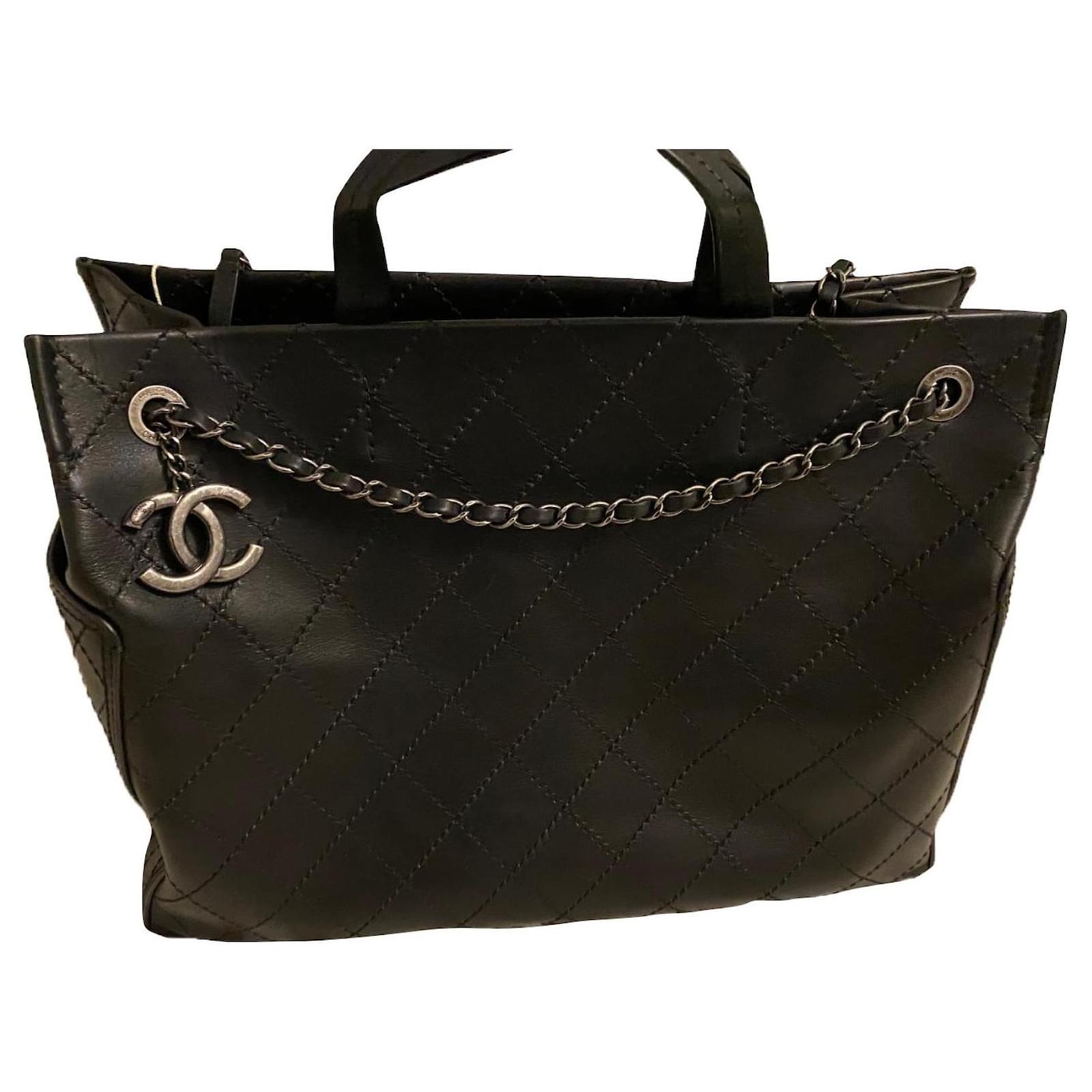 Chanel Large shopping bag Black Leather ref.450635 - Joli Closet