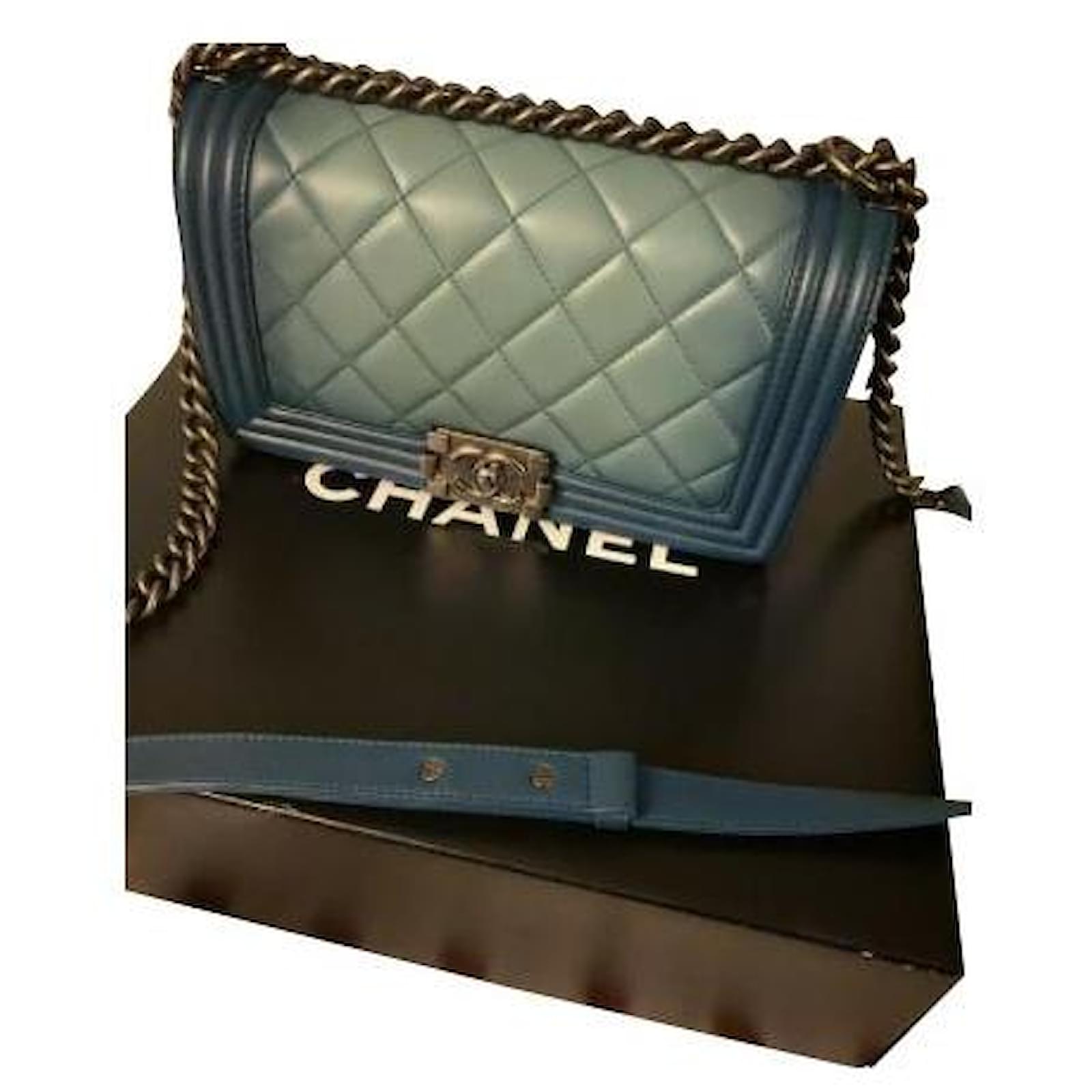 chanel old medium boy bag Blue Gold ref.454902 - Joli Closet