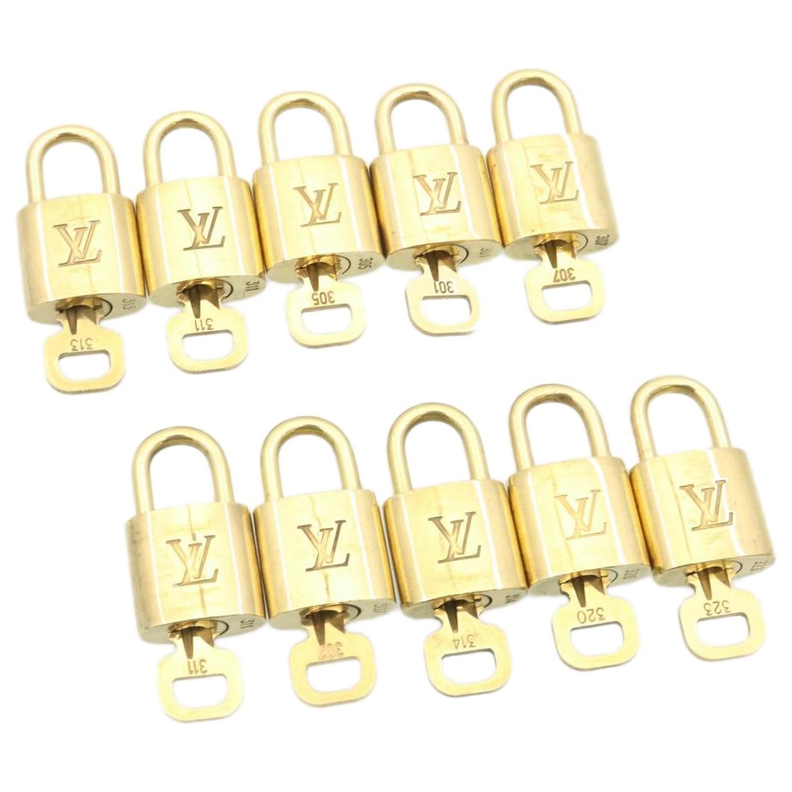 Louis Vuitton padlock 10set Padlock Gold Tone LV Auth ai618 Metal  ref.942107 - Joli Closet
