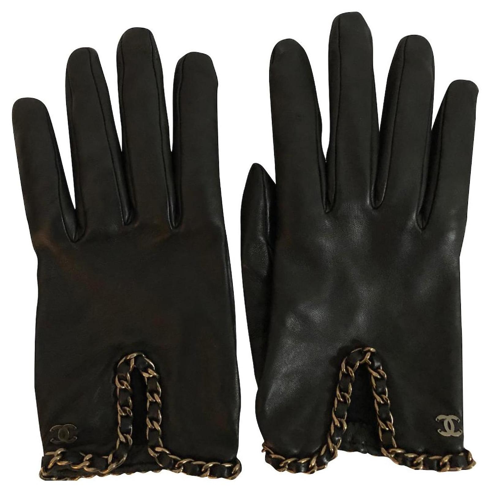 Chanel, a pair of black leather gloves, size 7. - Bukowskis