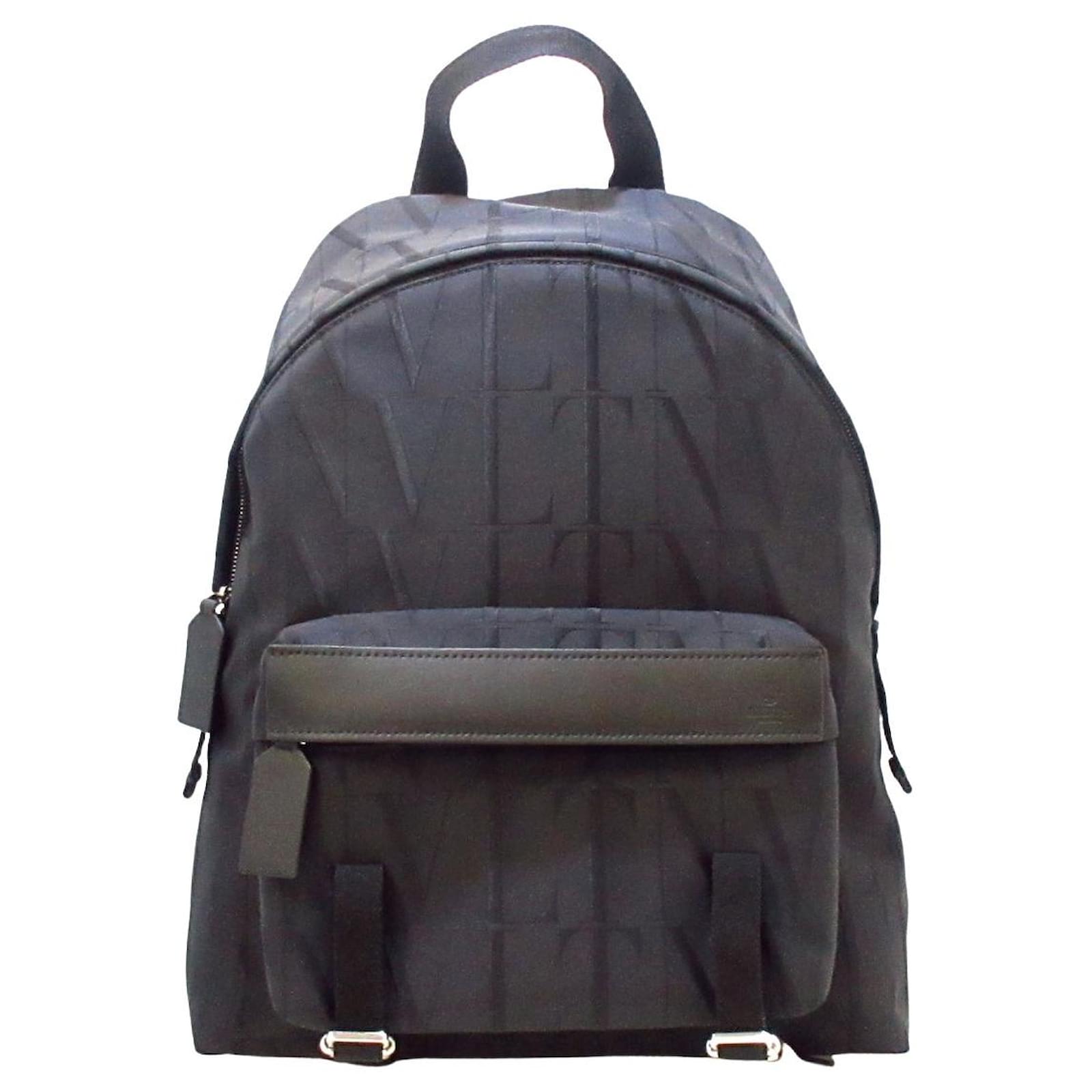 Valentino Garavani Backpack Black Synthetic ref.440204 - Joli Closet