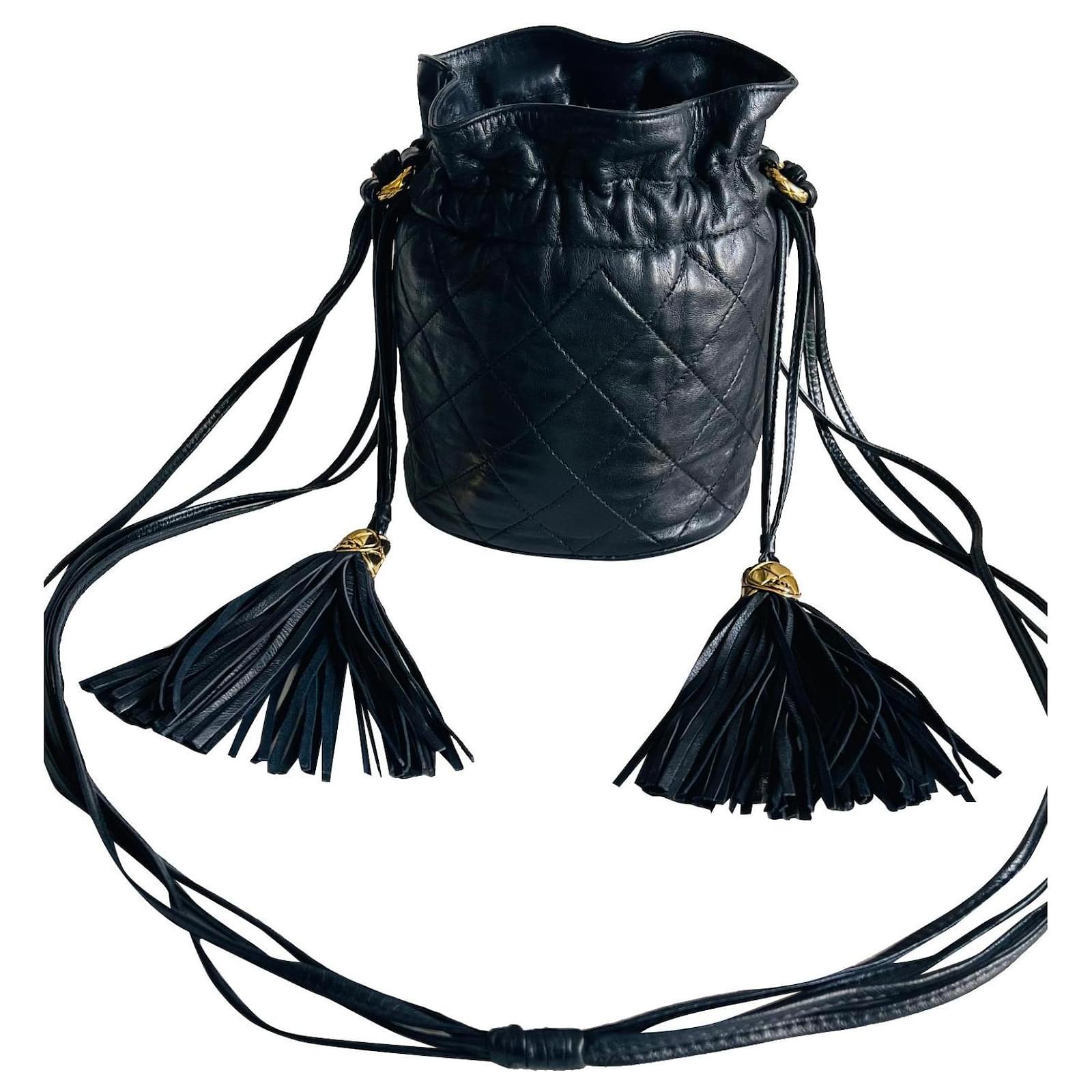 Chanel bucket bag Gabrielle Bucket Black Leather ref.473183 - Joli Closet
