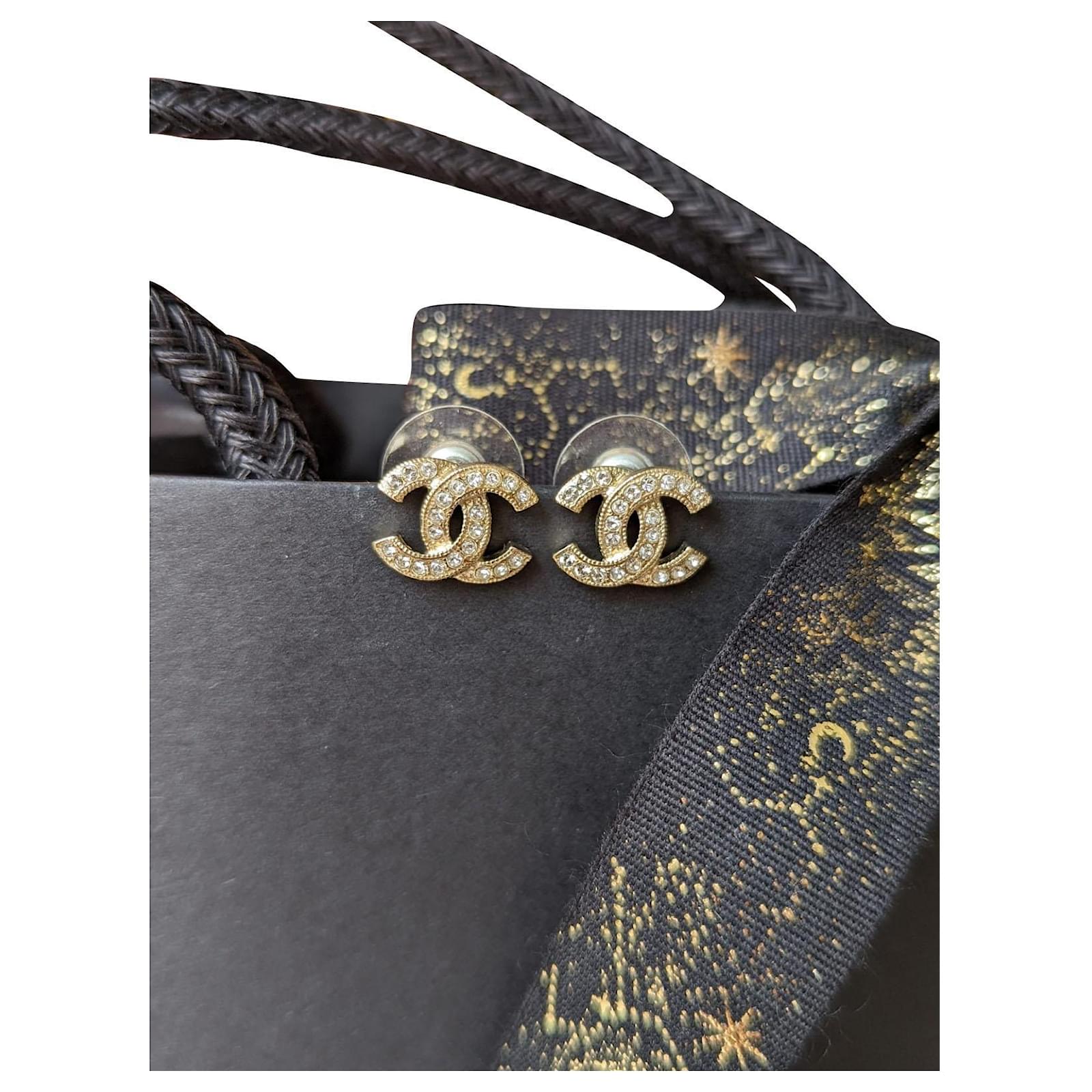 GottliebpaludanShops Revival - Gold Chanel CC Clip  on Earrings - Пробники  Chanel Hydra Creme