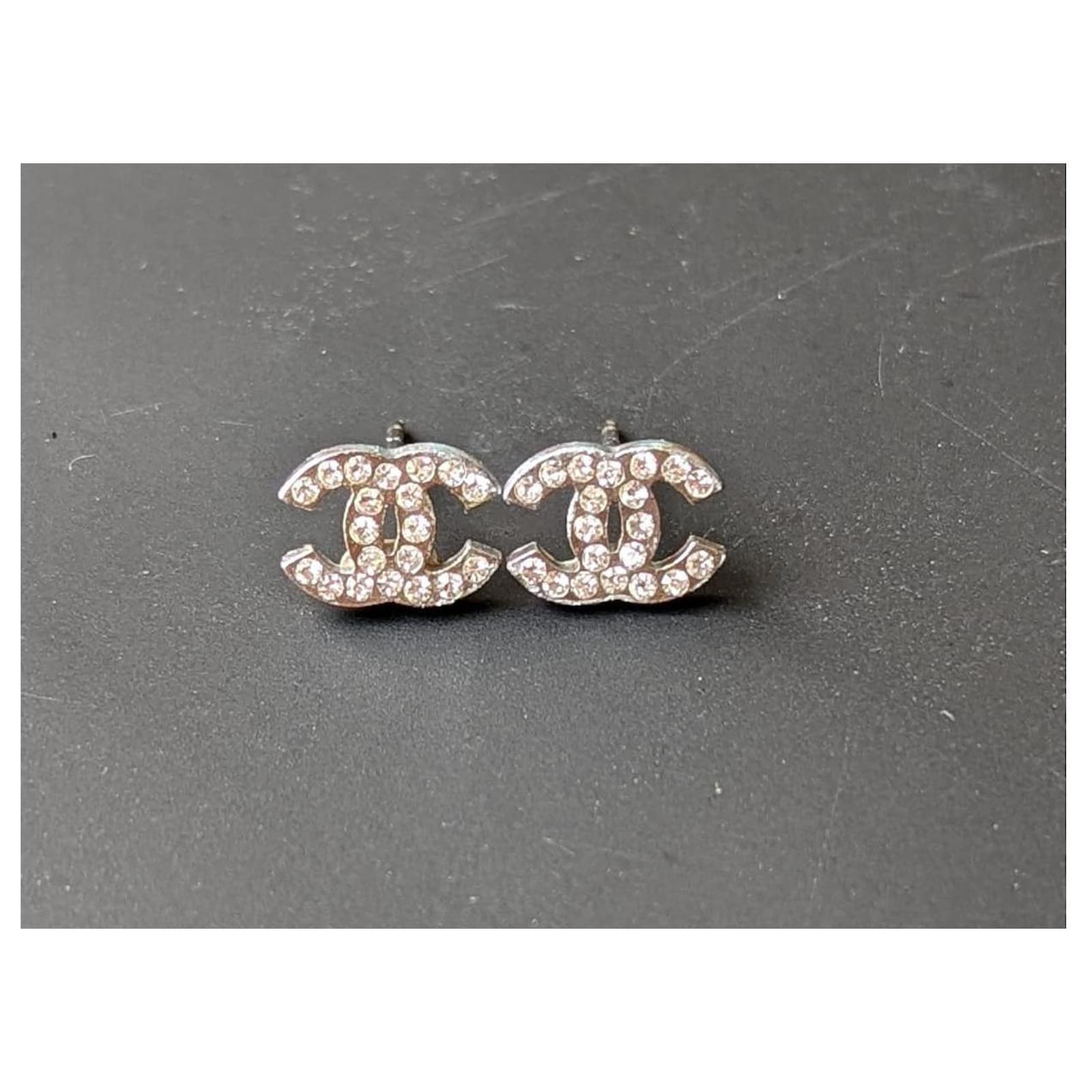 Chanel CC A14V Classic Timeless Logo Crystal SHW earrings Silvery Metal  ref.473305 - Joli Closet
