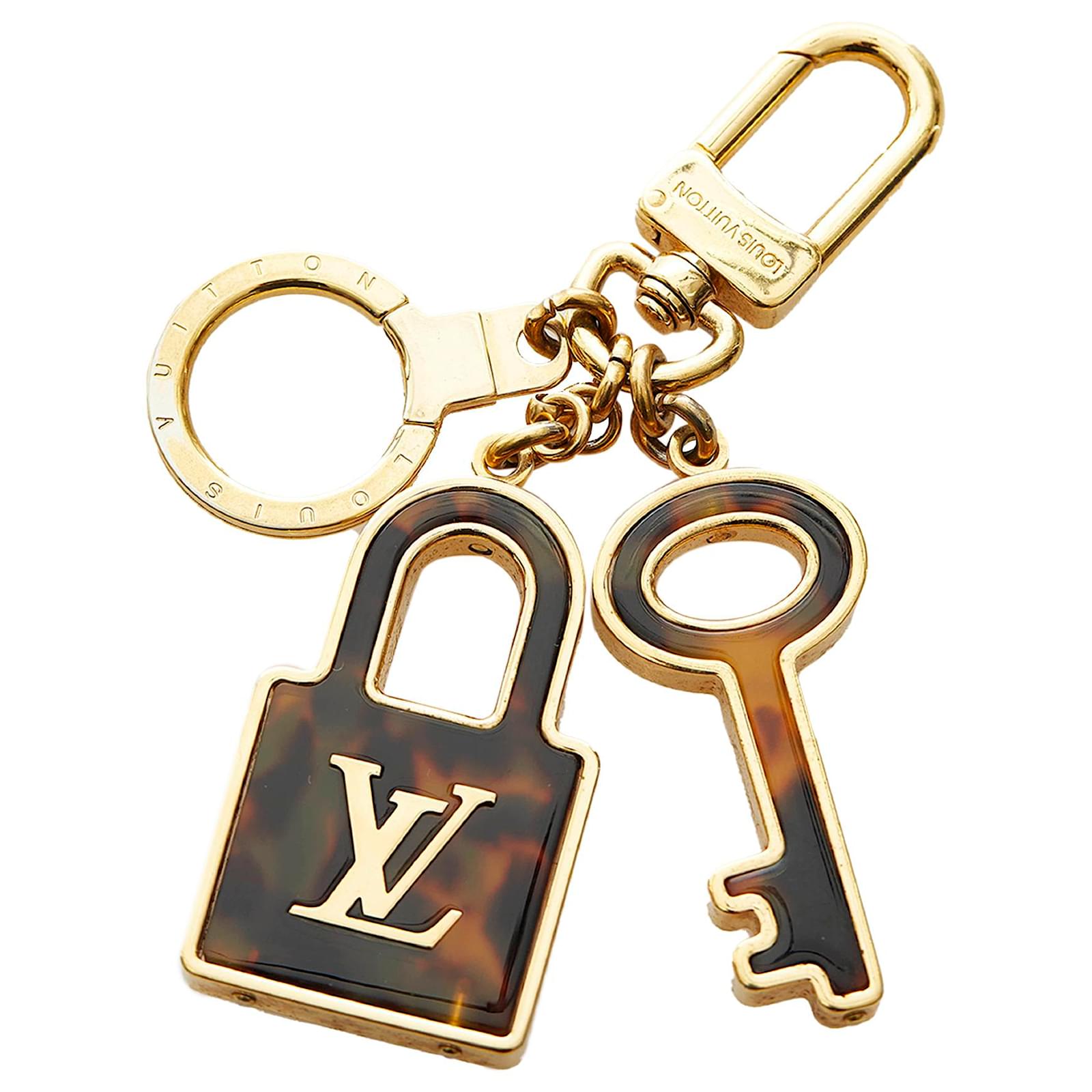 Louis Vuitton Gold Lock and Key Bag Charm Golden Metal ref.473435 - Joli  Closet
