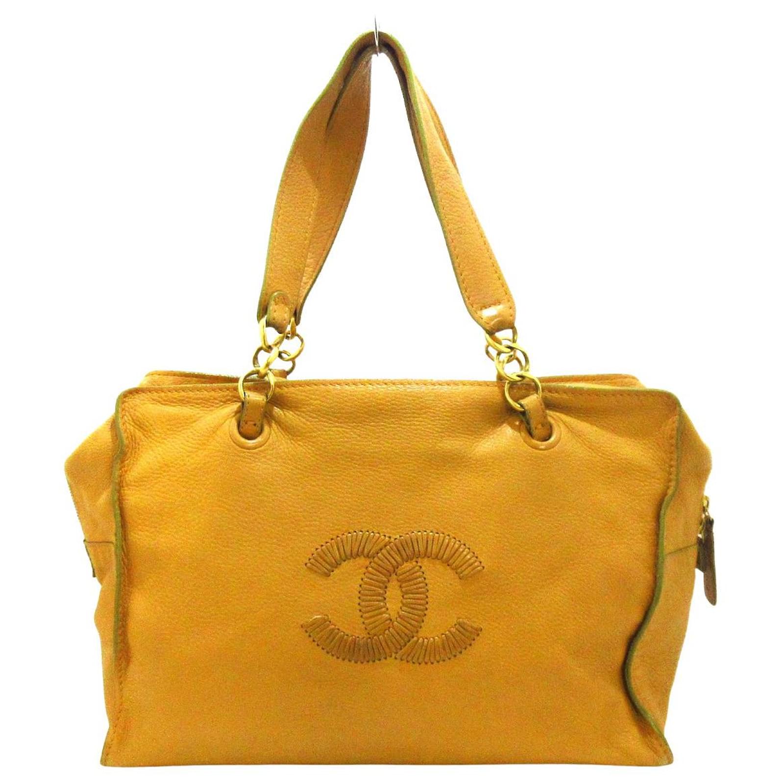 Chanel shoulder bag Brown Leather ref.474656 Joli Closet