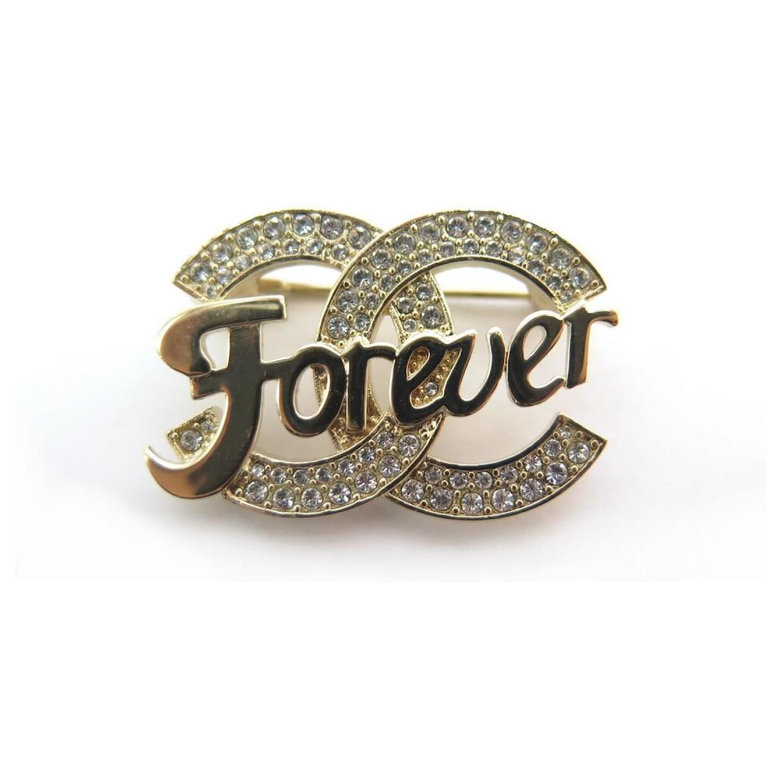 Other jewelry NEW CHANEL LOGO CC FOREVER BROOCH IN GOLDEN METAL