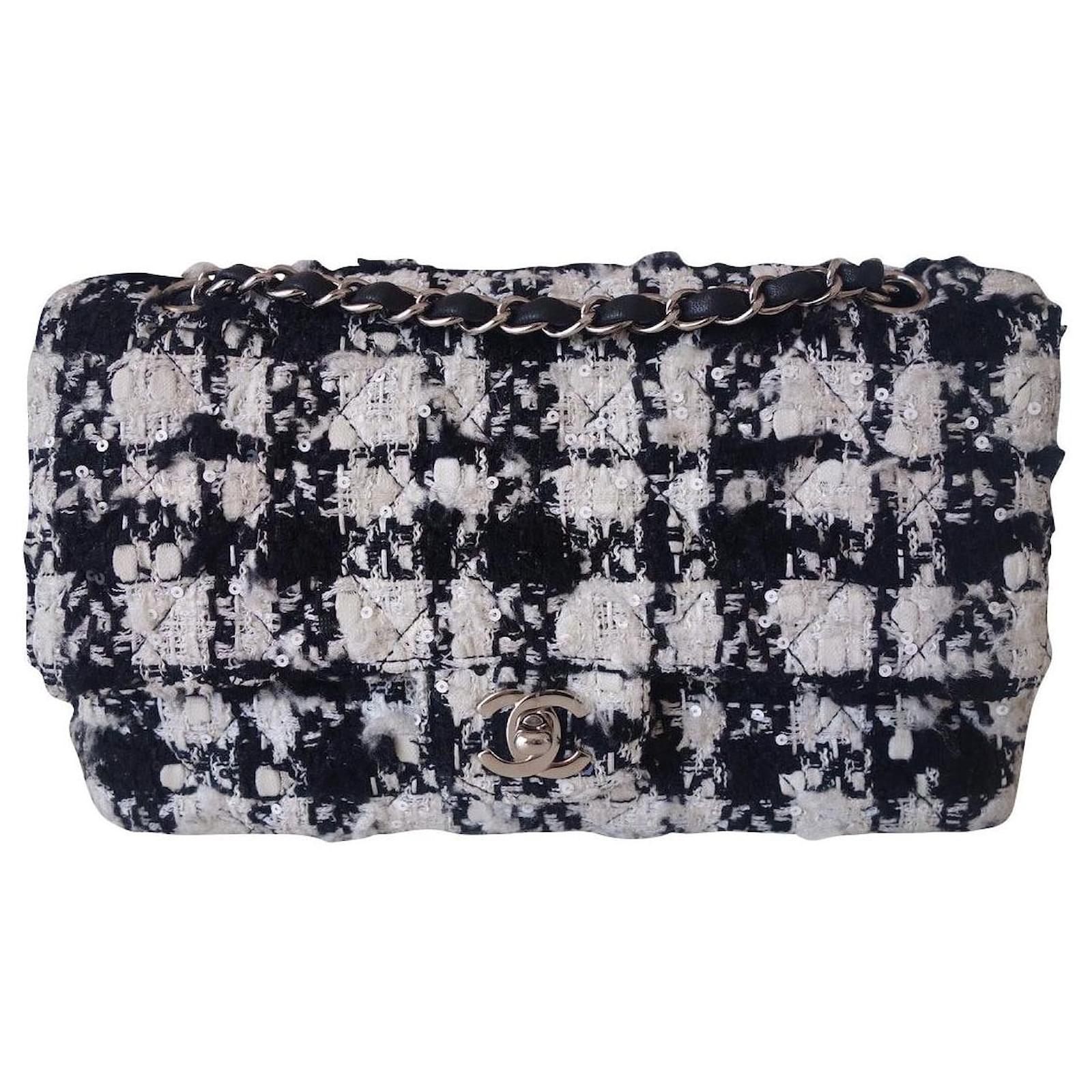 Timeless CHANEL CLASSIC TWEED BAG Black White ref.478276 - Joli Closet