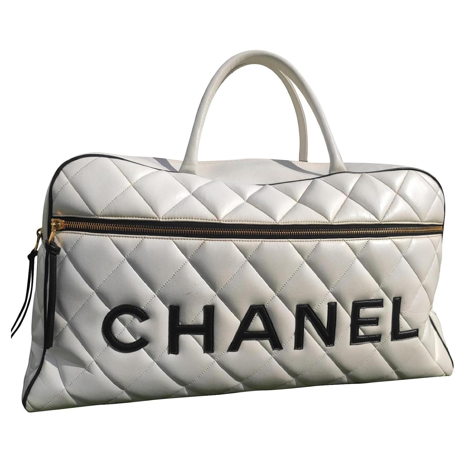 Chanel Travel bag White Leather ref.479781 - Joli Closet