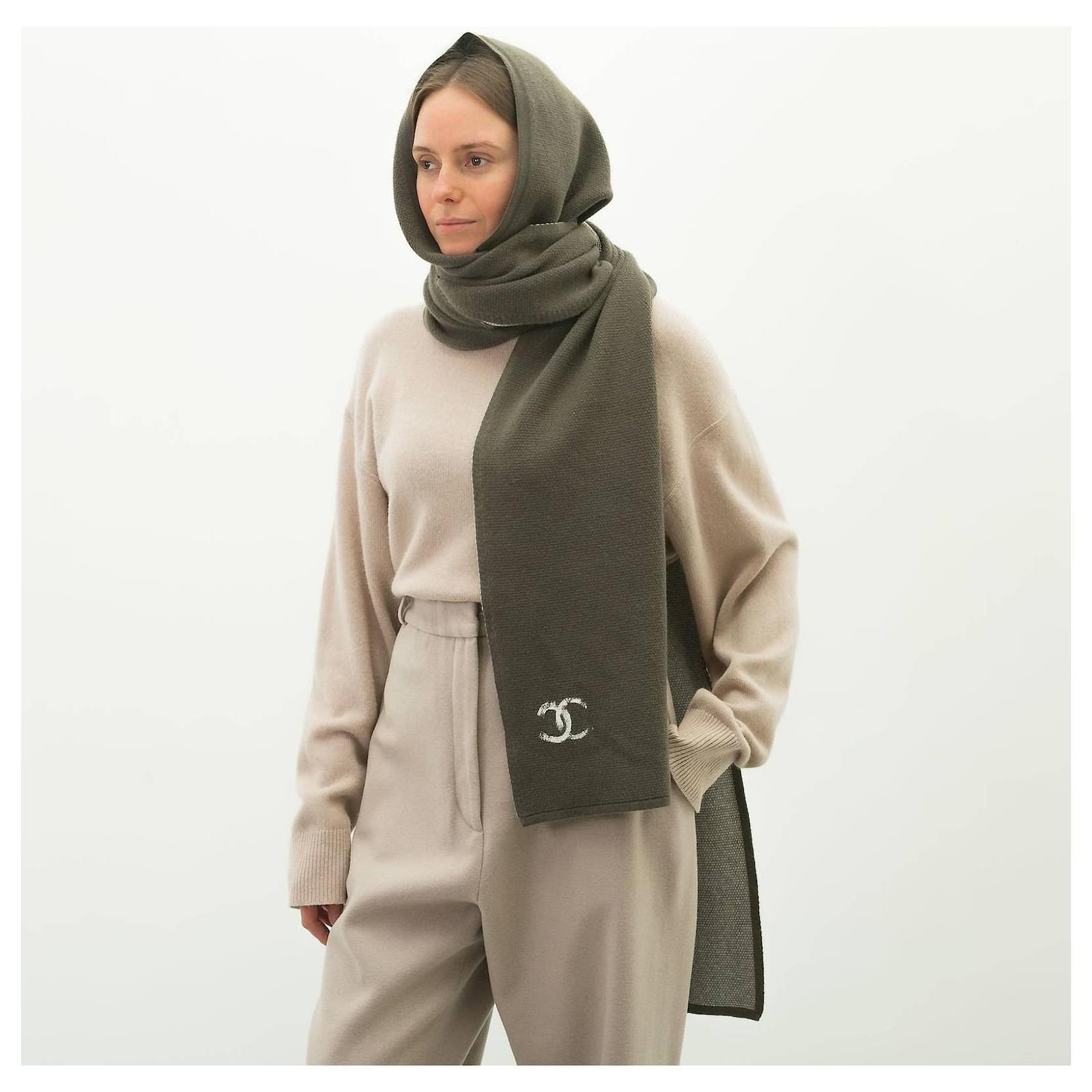 Chanel scarf ref.480138 - Joli Closet
