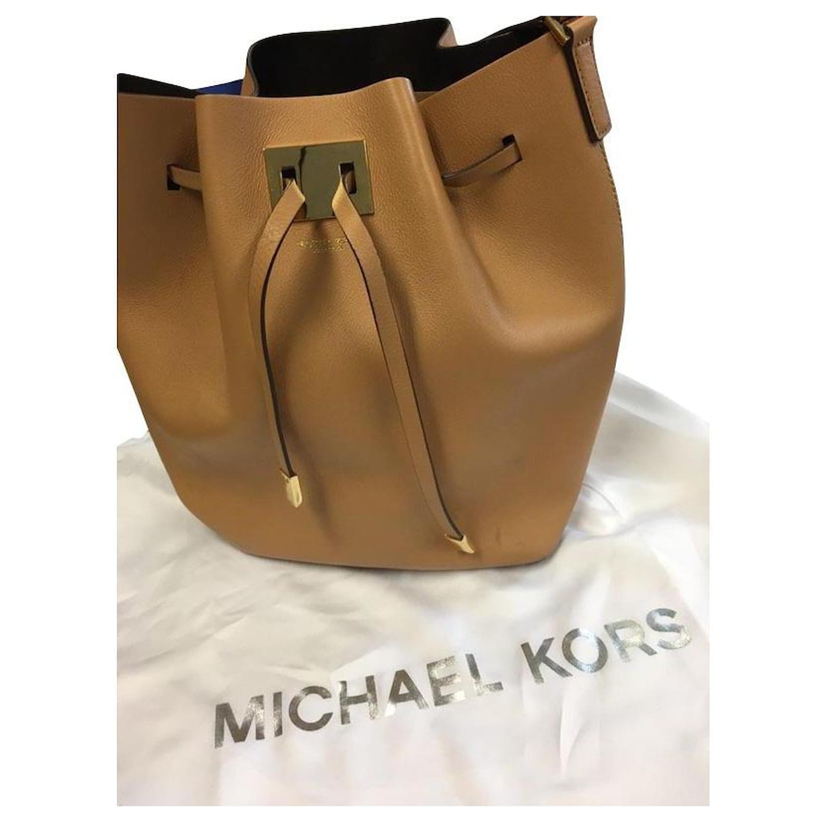 Michael Kors BUCKET MODEL Beige Leather ref.482740 - Joli Closet