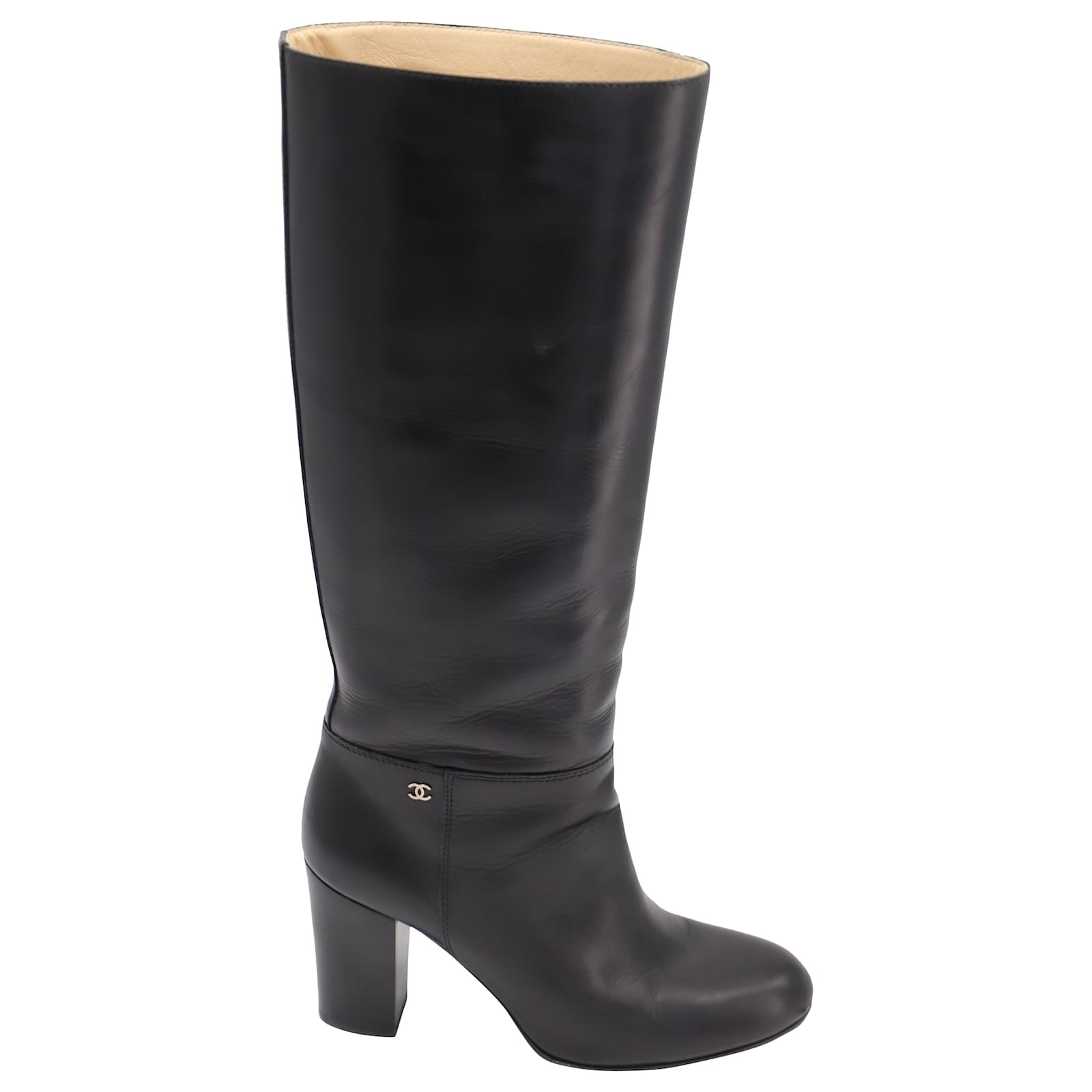 Chanel Interlocking CC Logo Riding Boots in Black Leather ref.484793 - Joli  Closet