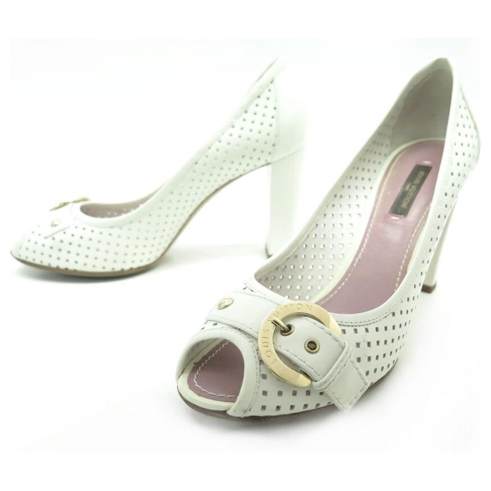 LOUIS VUITTON SHOES PUMPS WITH BUCKLE 37.5 LEATHER PERFORATED SHOE PUMPS  White ref.486511 - Joli Closet