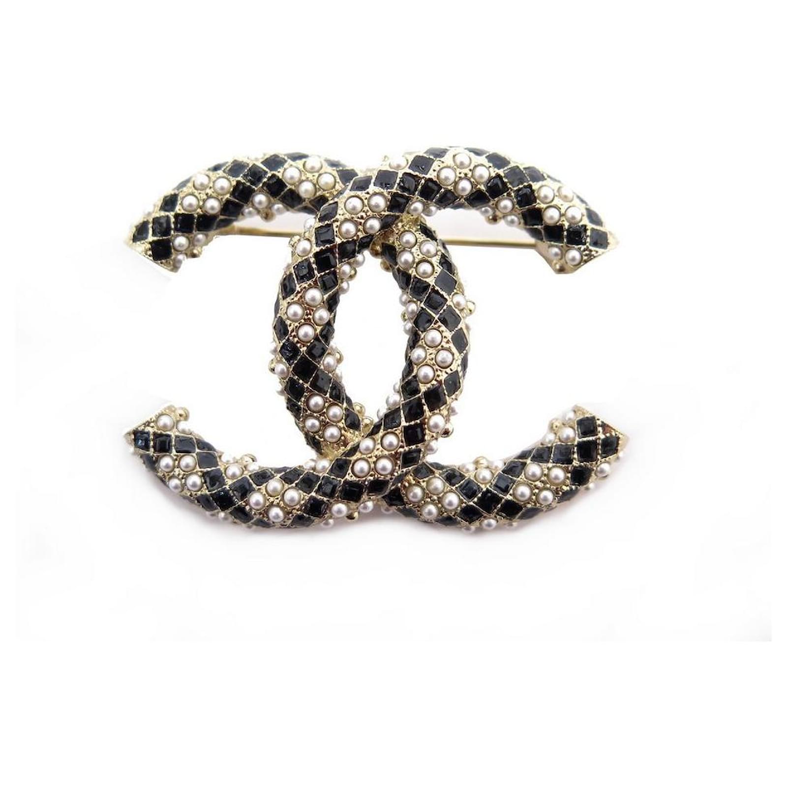 Broche Vintage Paillettes Et Perles Dorées – Motif Pastille – @black Pearls