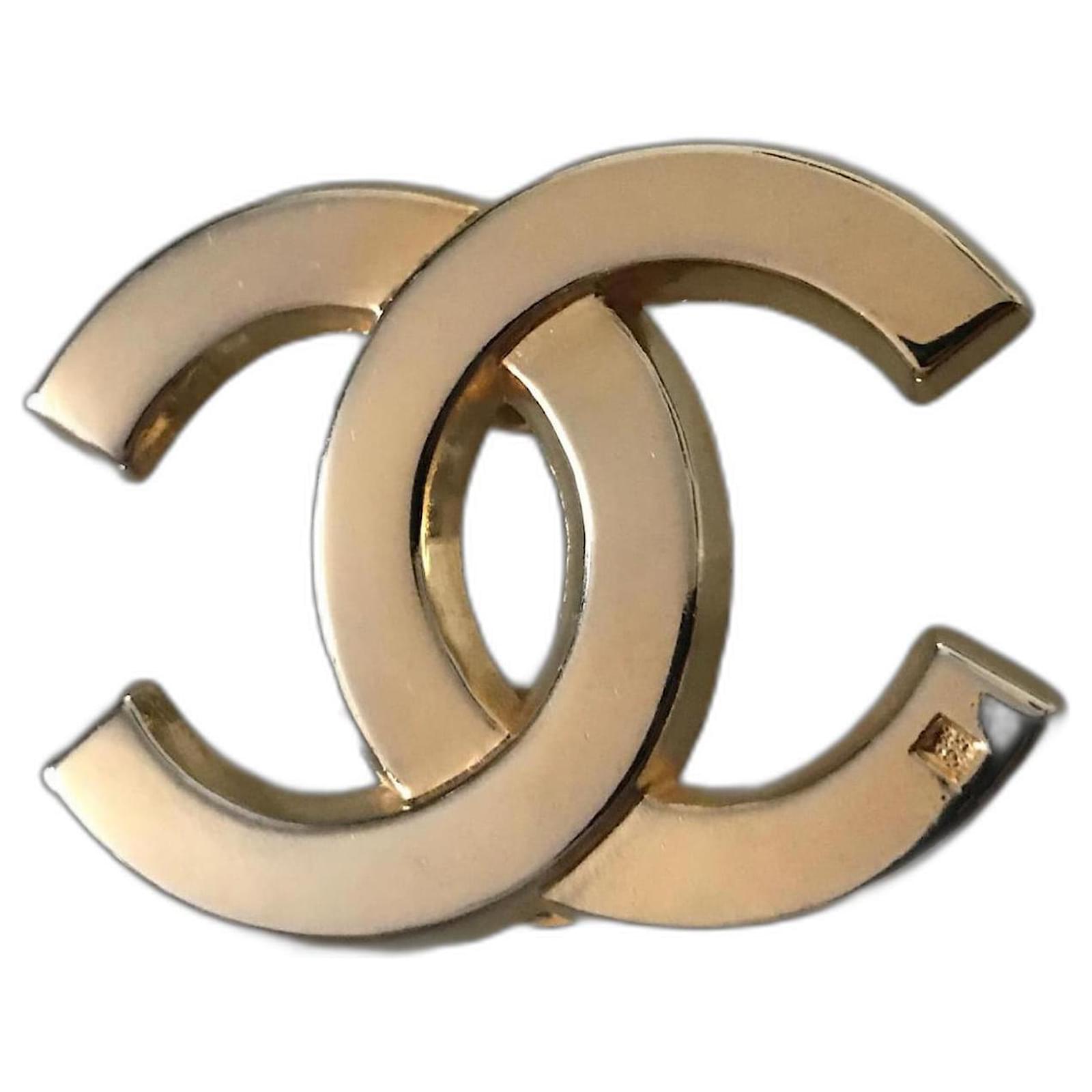 gold chanel pins and brooch cc logo